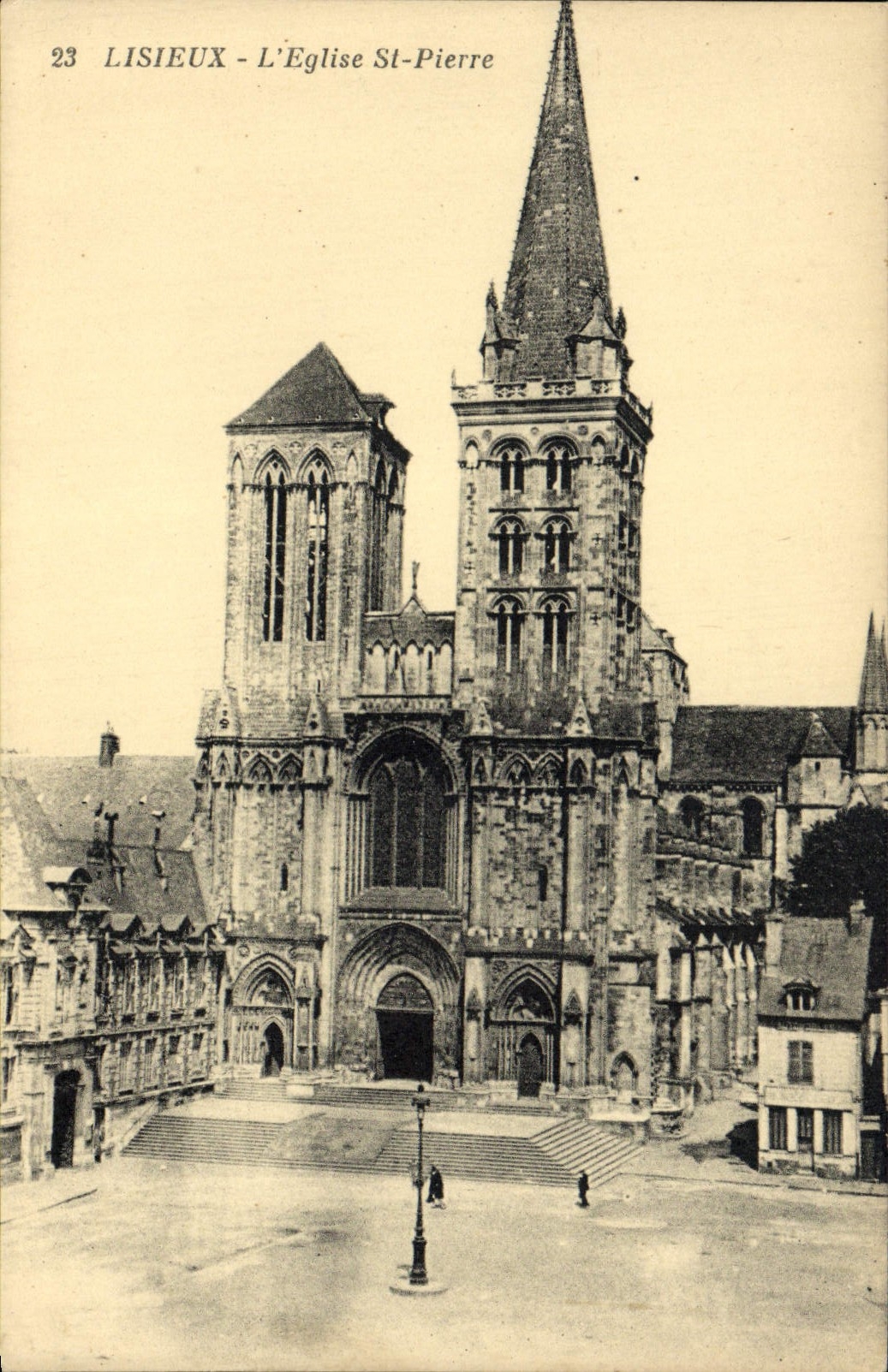 CPA Lisieux L'Eglise St Pierre