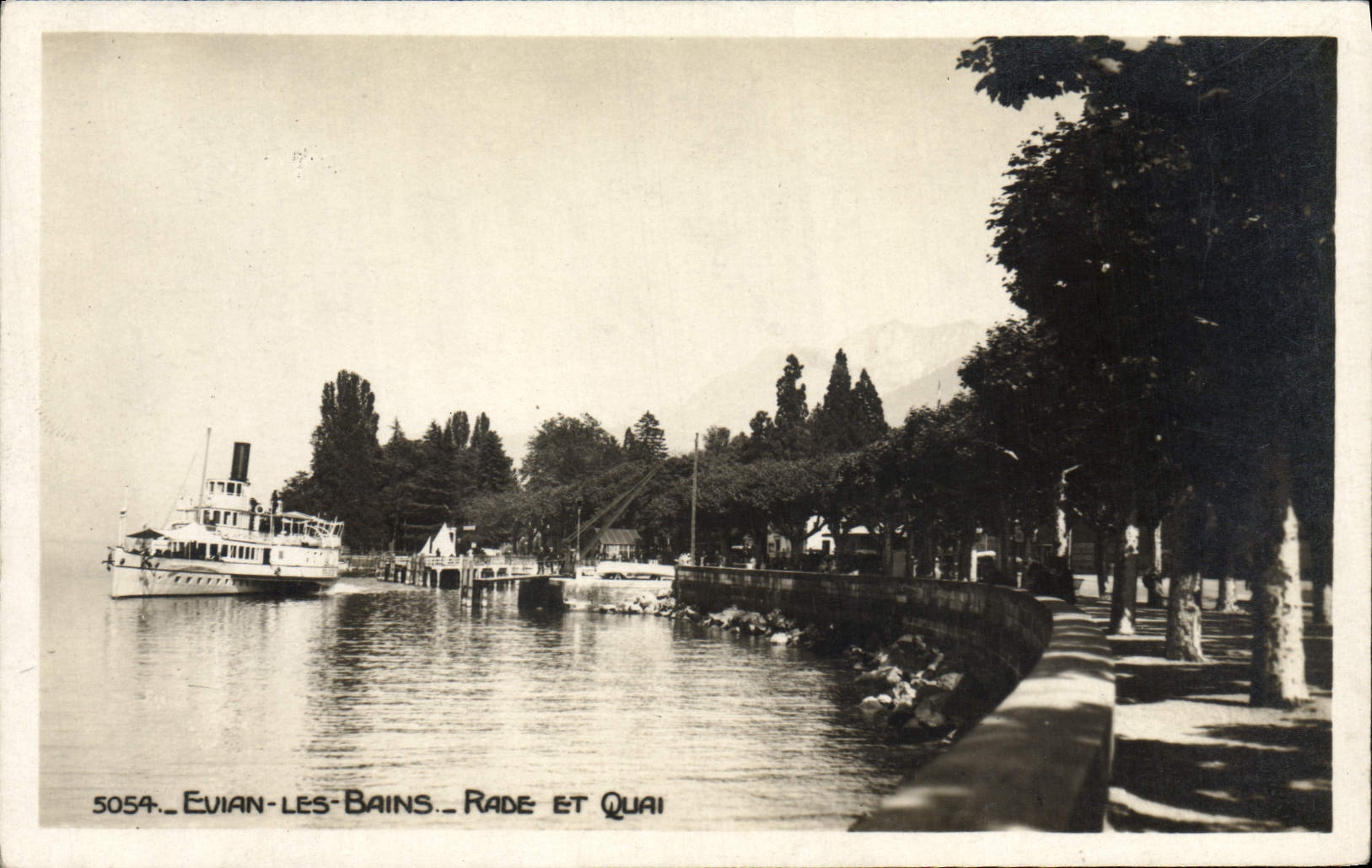 CPA Evian Les Bains Rade Et Quai Bateau