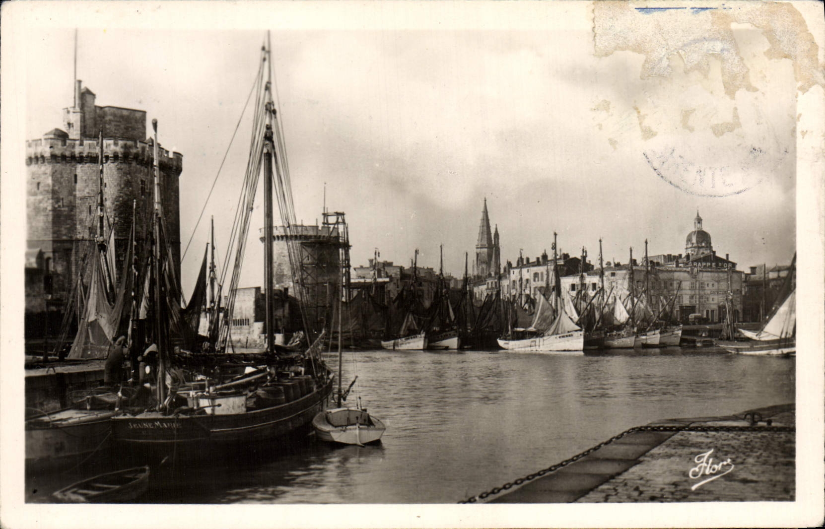 CPA La Rochelle Le port Bateaux 