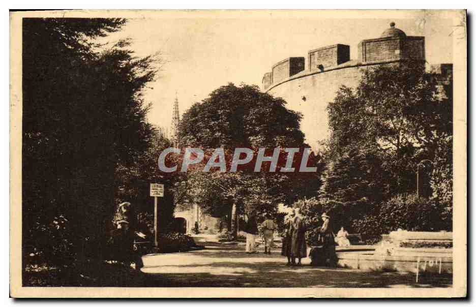 CPA Saint Malo La tour generale et le jardin public