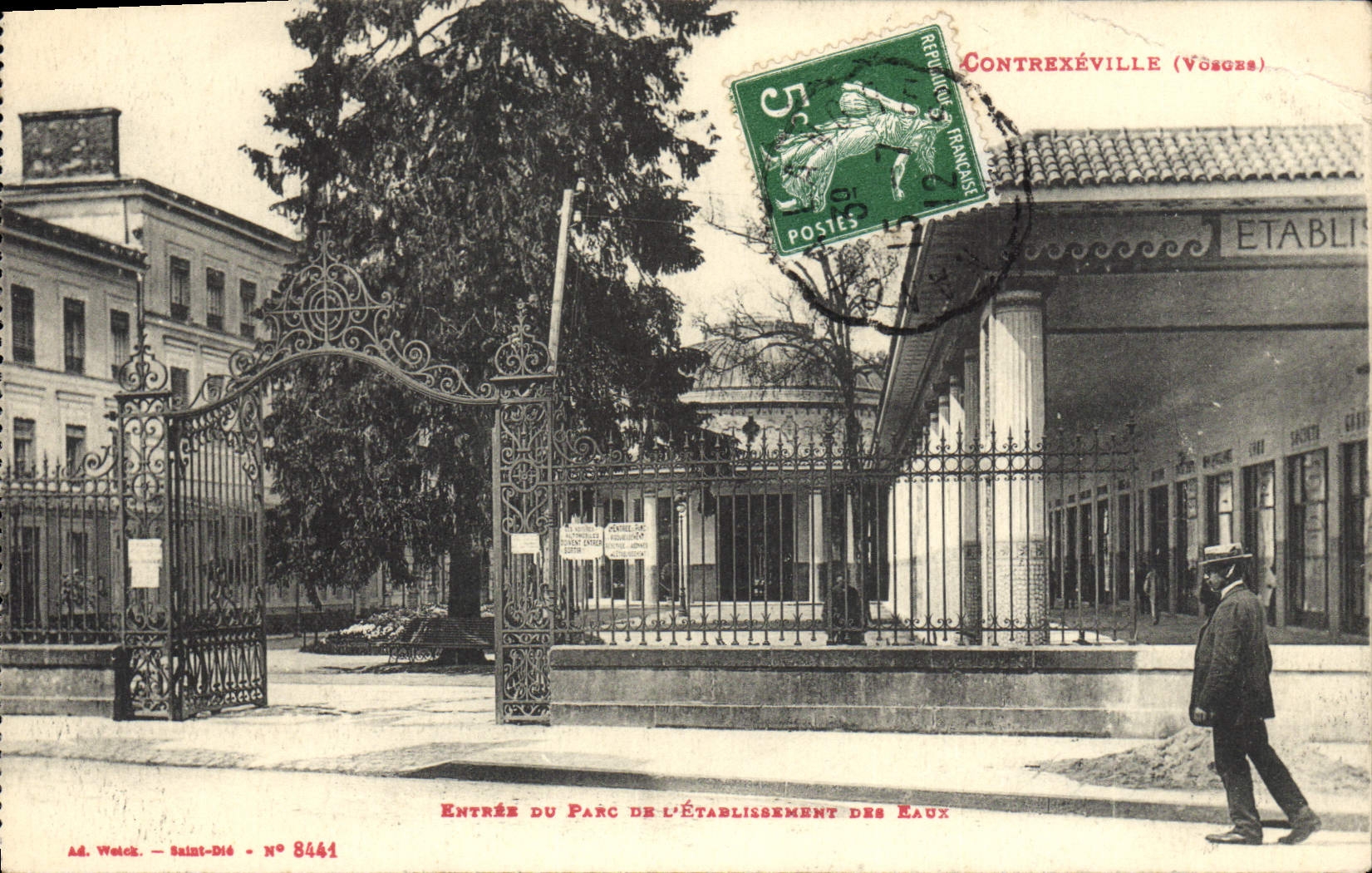 CPA Contrexeville Entree du parc de l'etablissement des eaux 