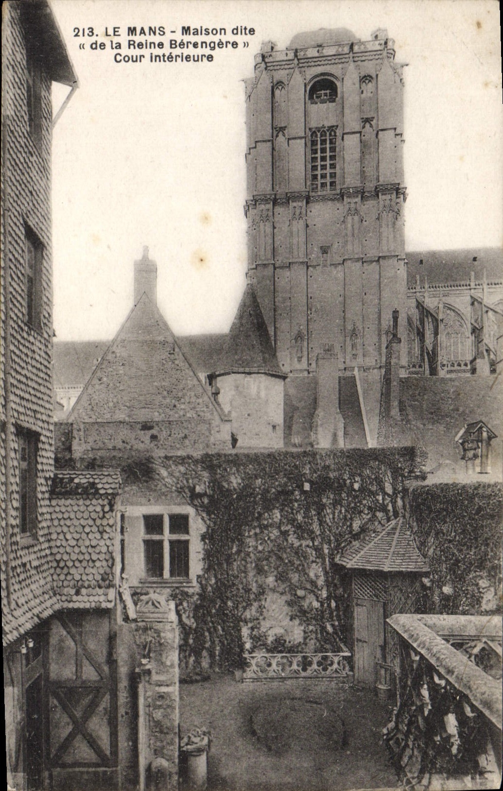 CPA Le Mans Malson dite de la Reine Berangere Cour interieure