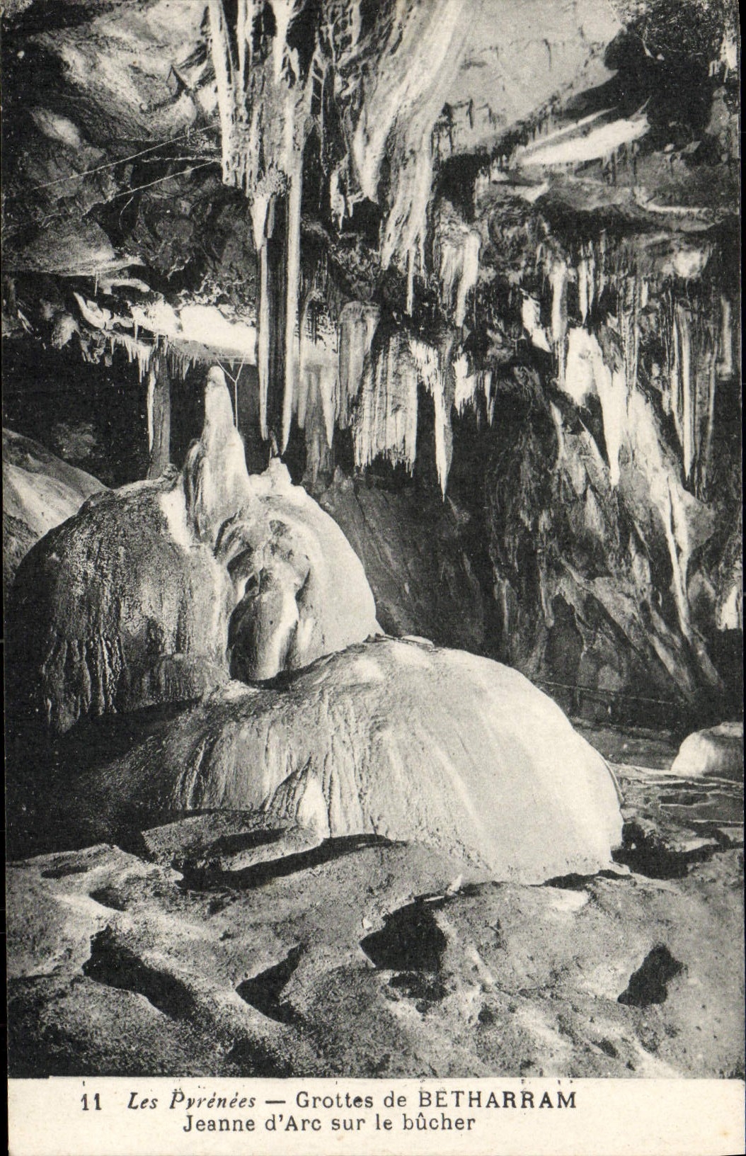 CPA Betharram Les Pyrenees Grottes Jeanne d'Arc sur le bucher