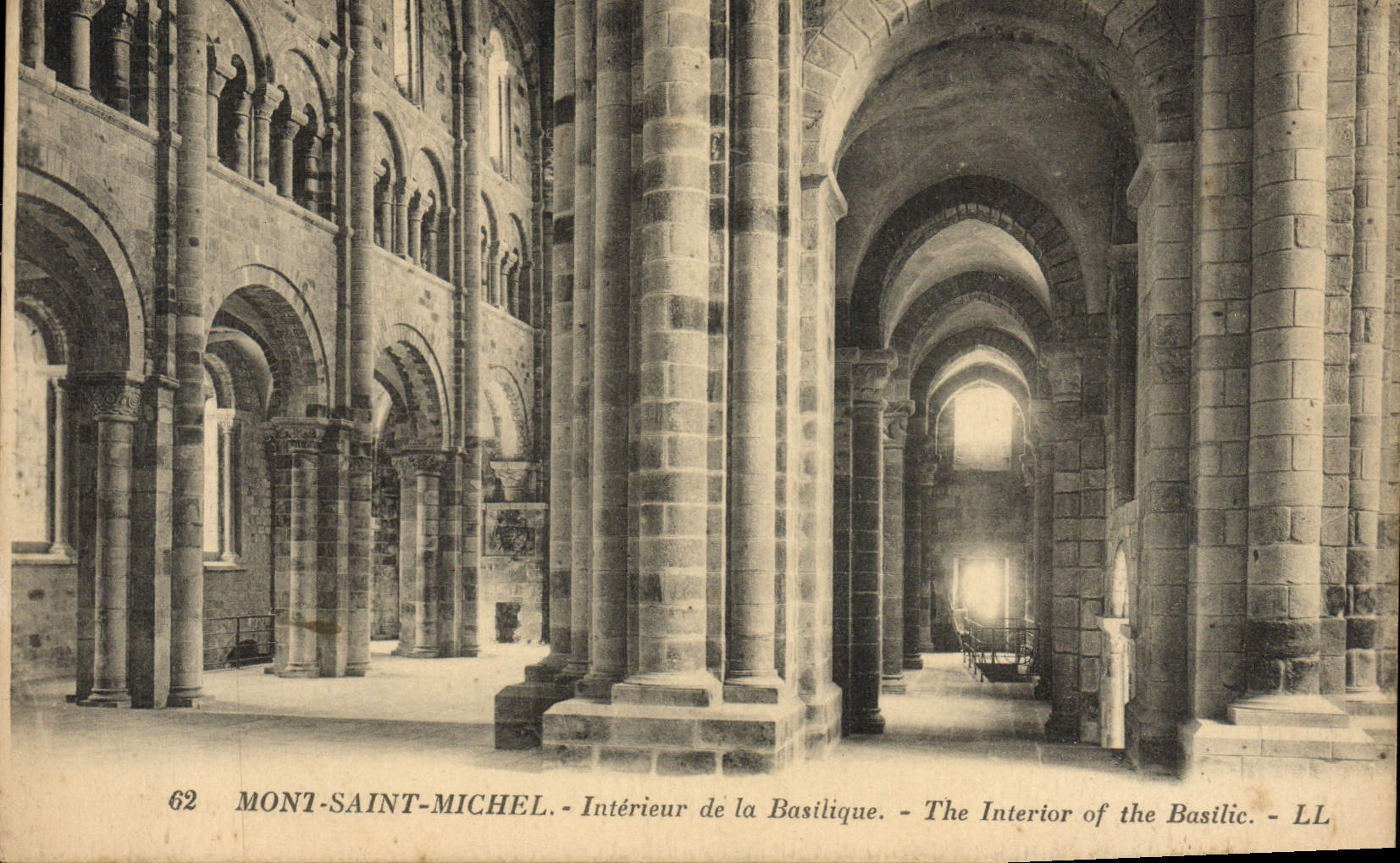 CPA Mont Saint Michel Interieur de la Basilique 
