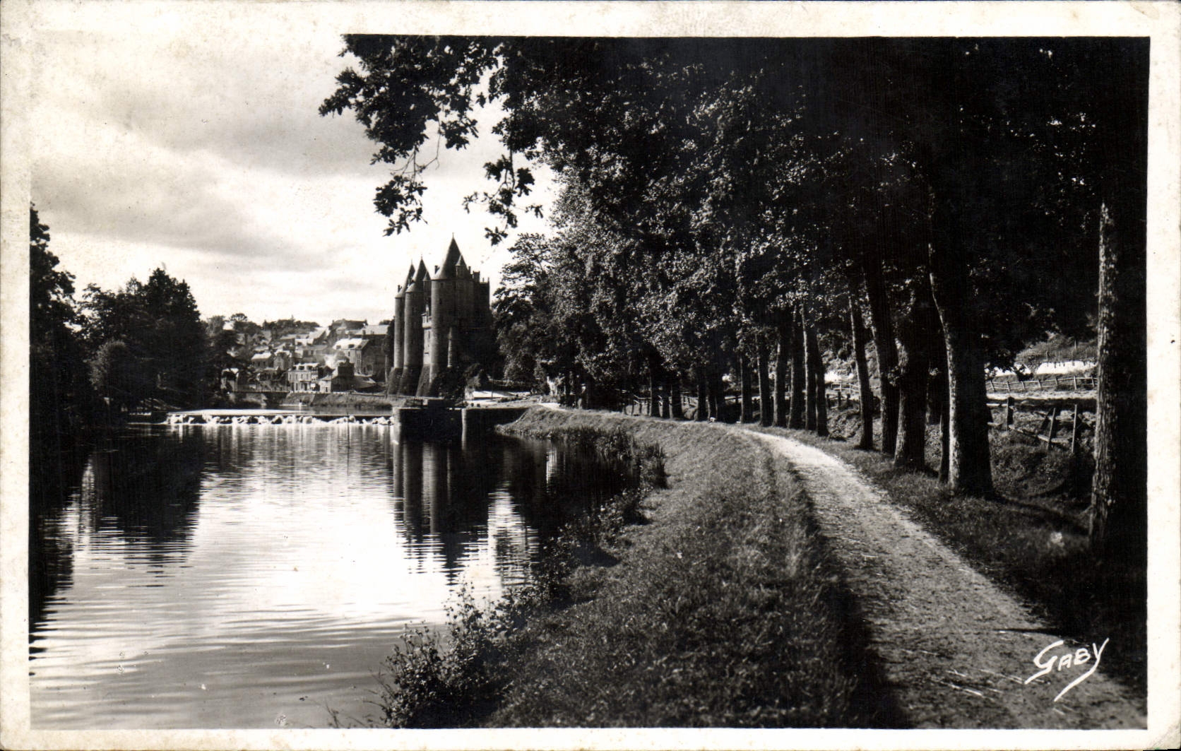 CPM Josselin La Riviere L'Oust le Chemin de Halage et le Magnifique chateau