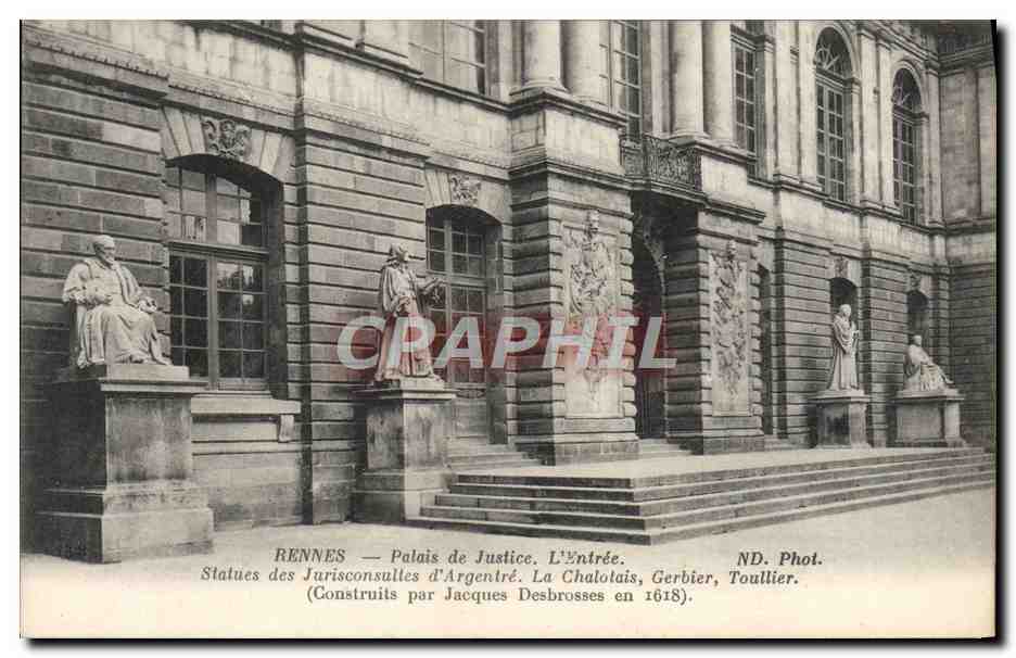 Rennes — Palais de Justice. L'Entrée. Statues des Jurisconsultes d'Argentré. Construits par Jacques Desbrosses en 1618.