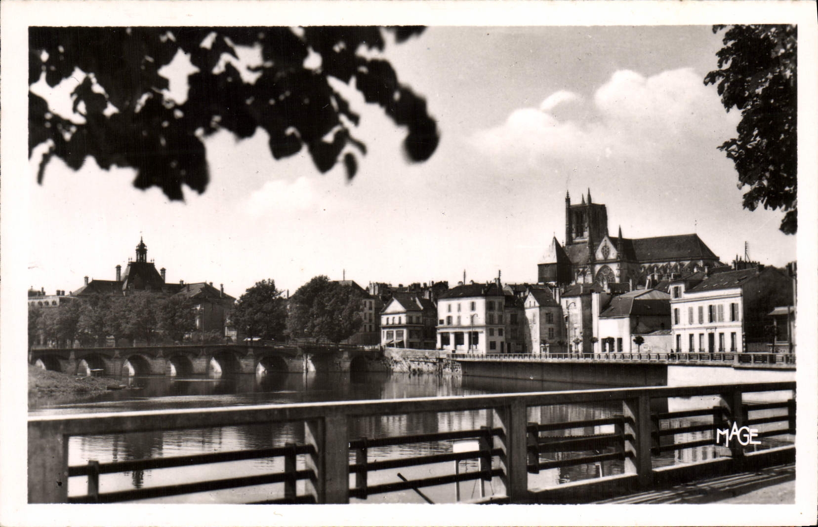 CPM Meaux Quai Victor Hugo