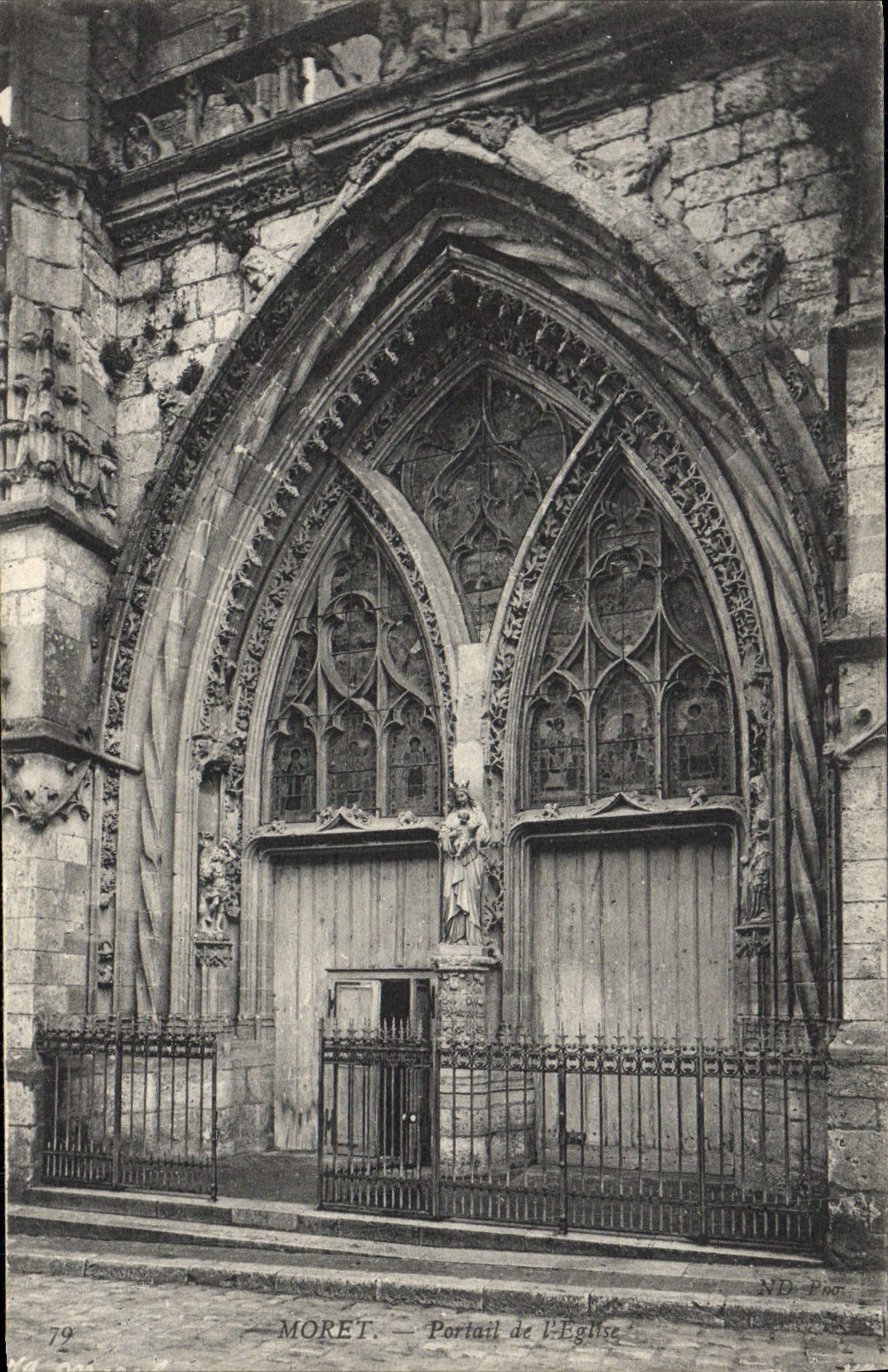 CPA Moret Portail de l'eglise 