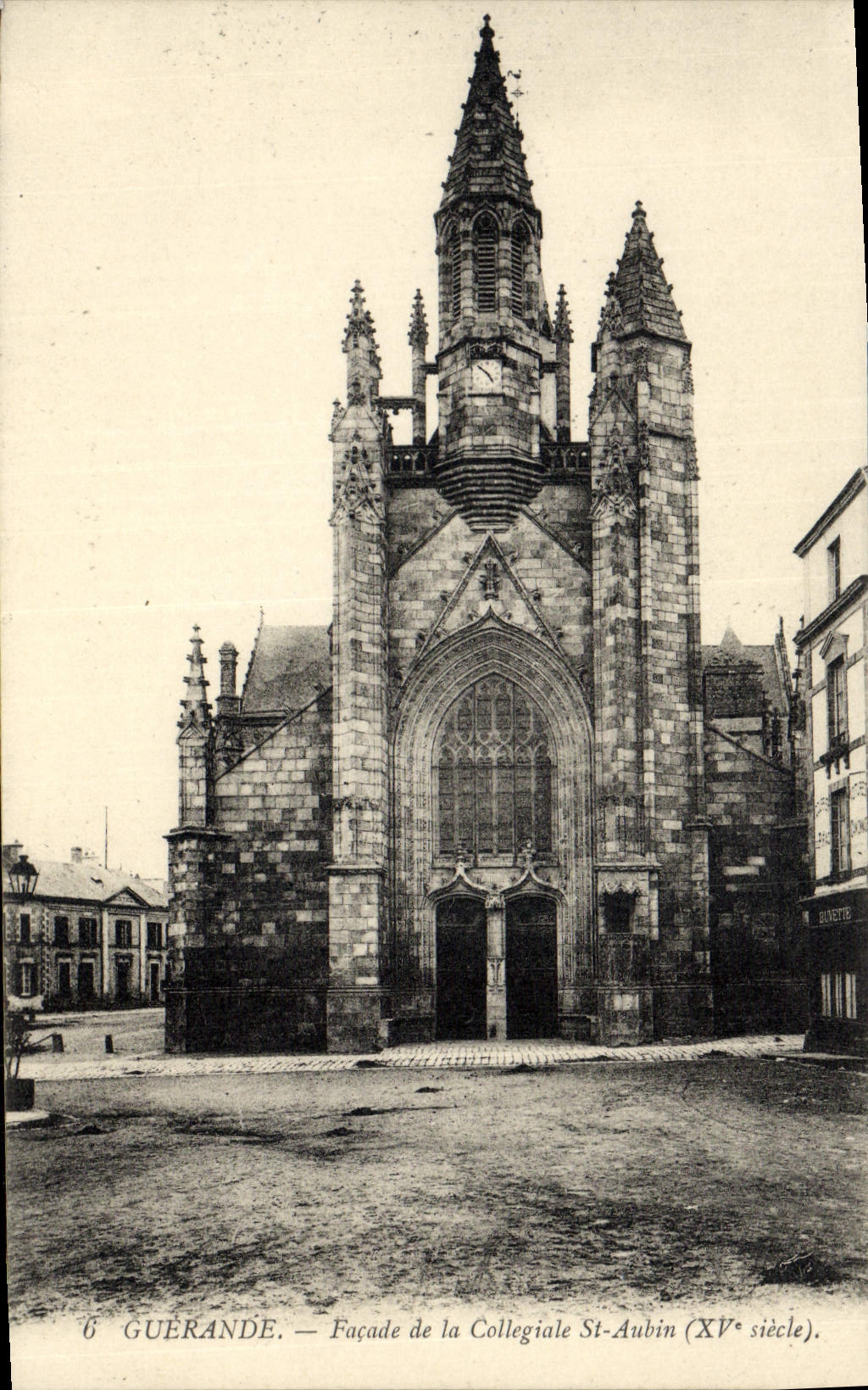 CPA Guerande Facade de la Collegiale St Aubin 