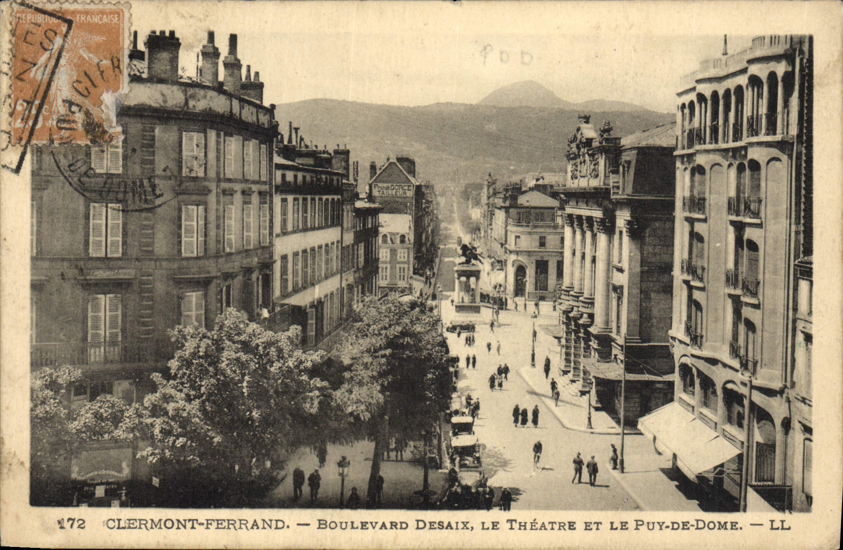 CPA Clermont Ferrand Boulevard Desaix Le Theatre et le Puy de Dome 