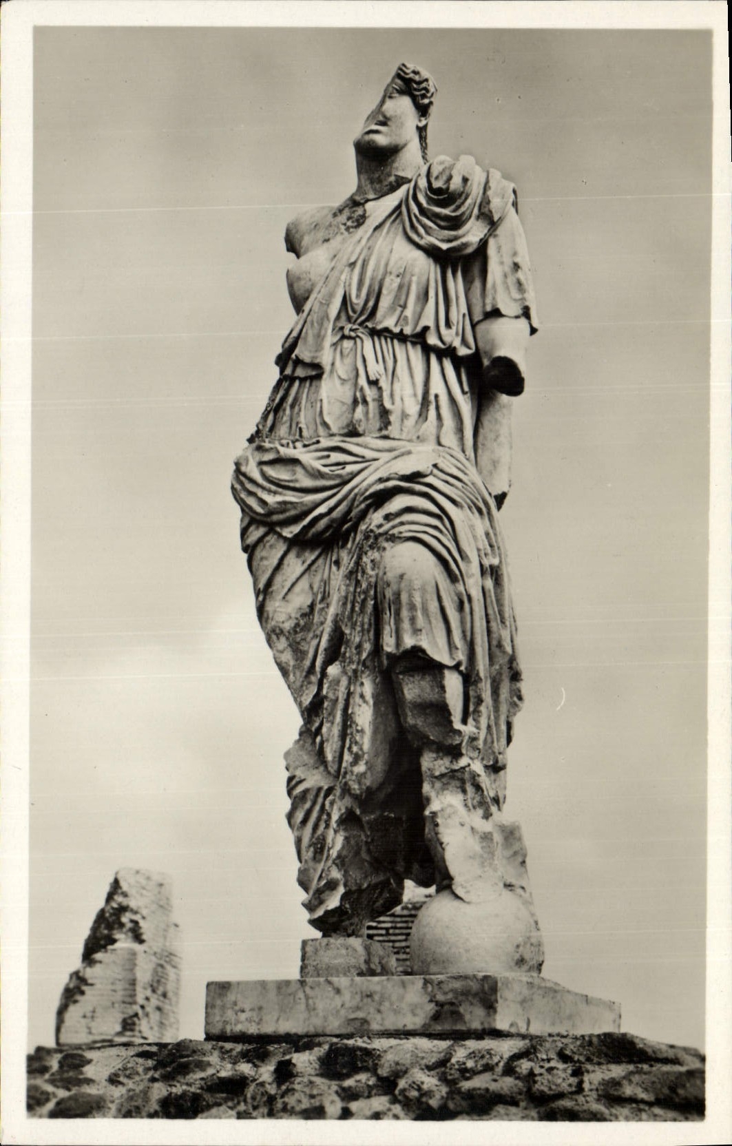 CPA Ostia Statua di Roma nel tempio di Roma ed Augusto