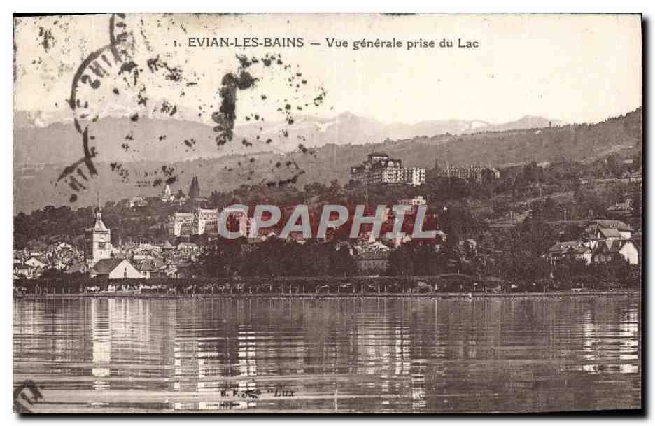 CPA Evian les Bains Vue generale prise du Lac 