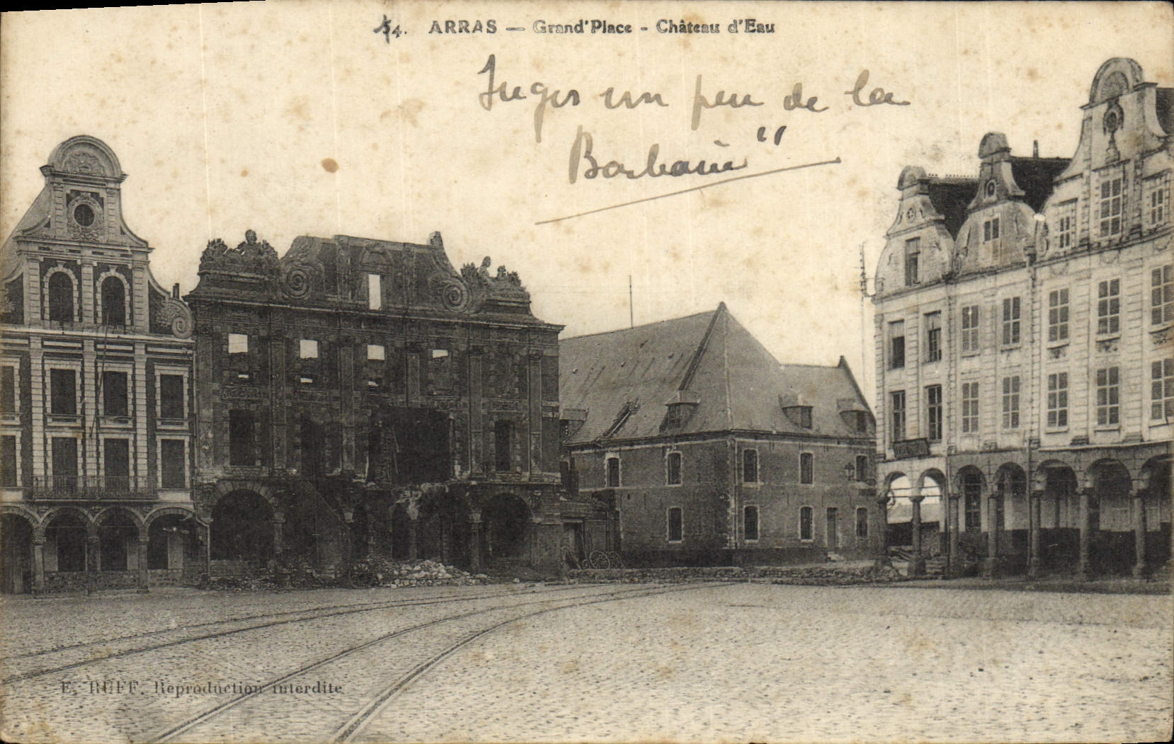 CPA Arras Grand Place Militaria