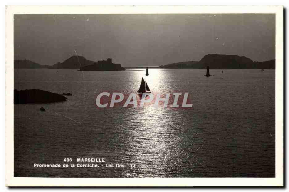 CPA Marseille Promenade de la Corniche Les lles Bateau