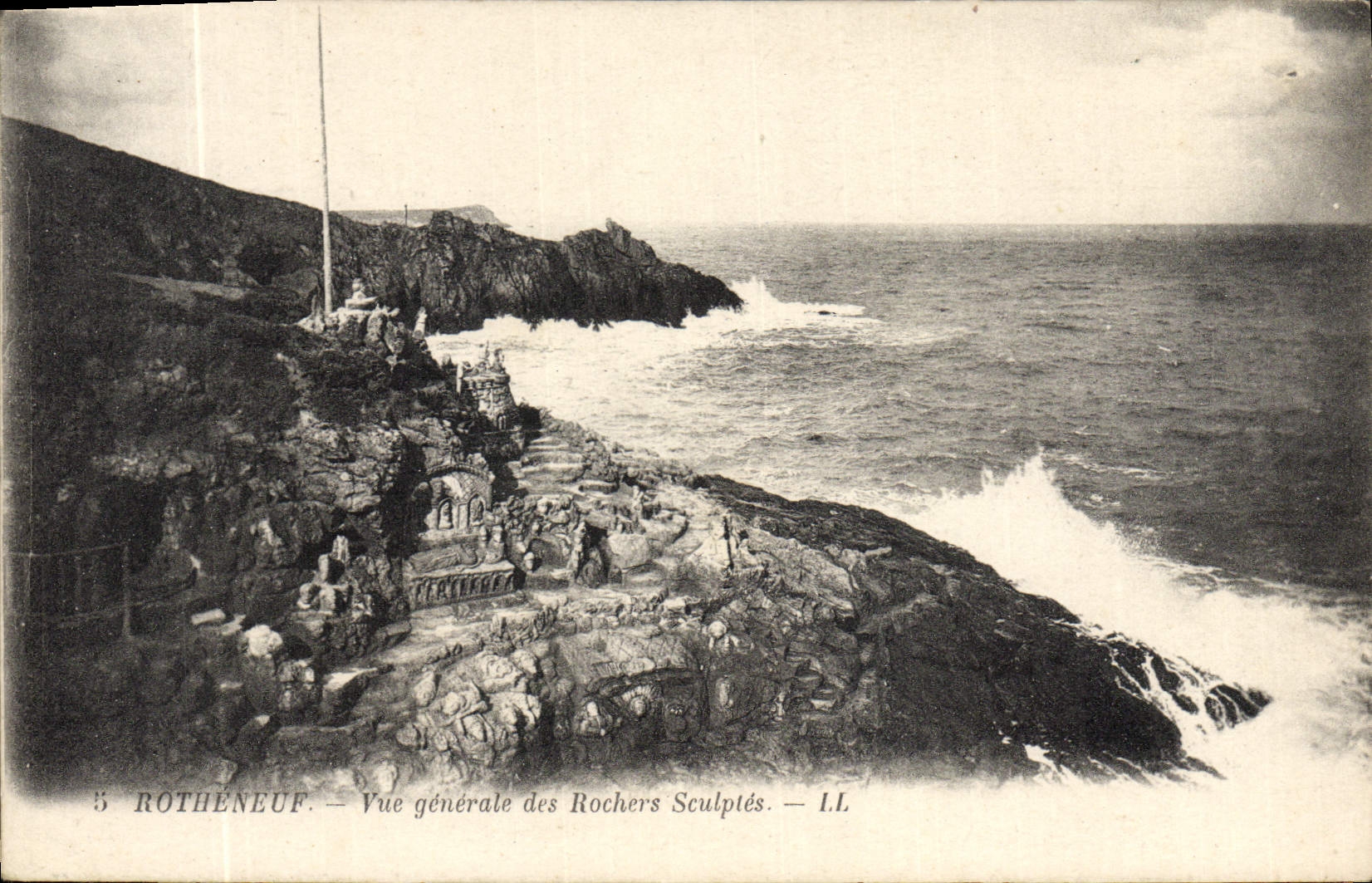 Rothéneuf — Vue générale des Rochers Sculptés — LL