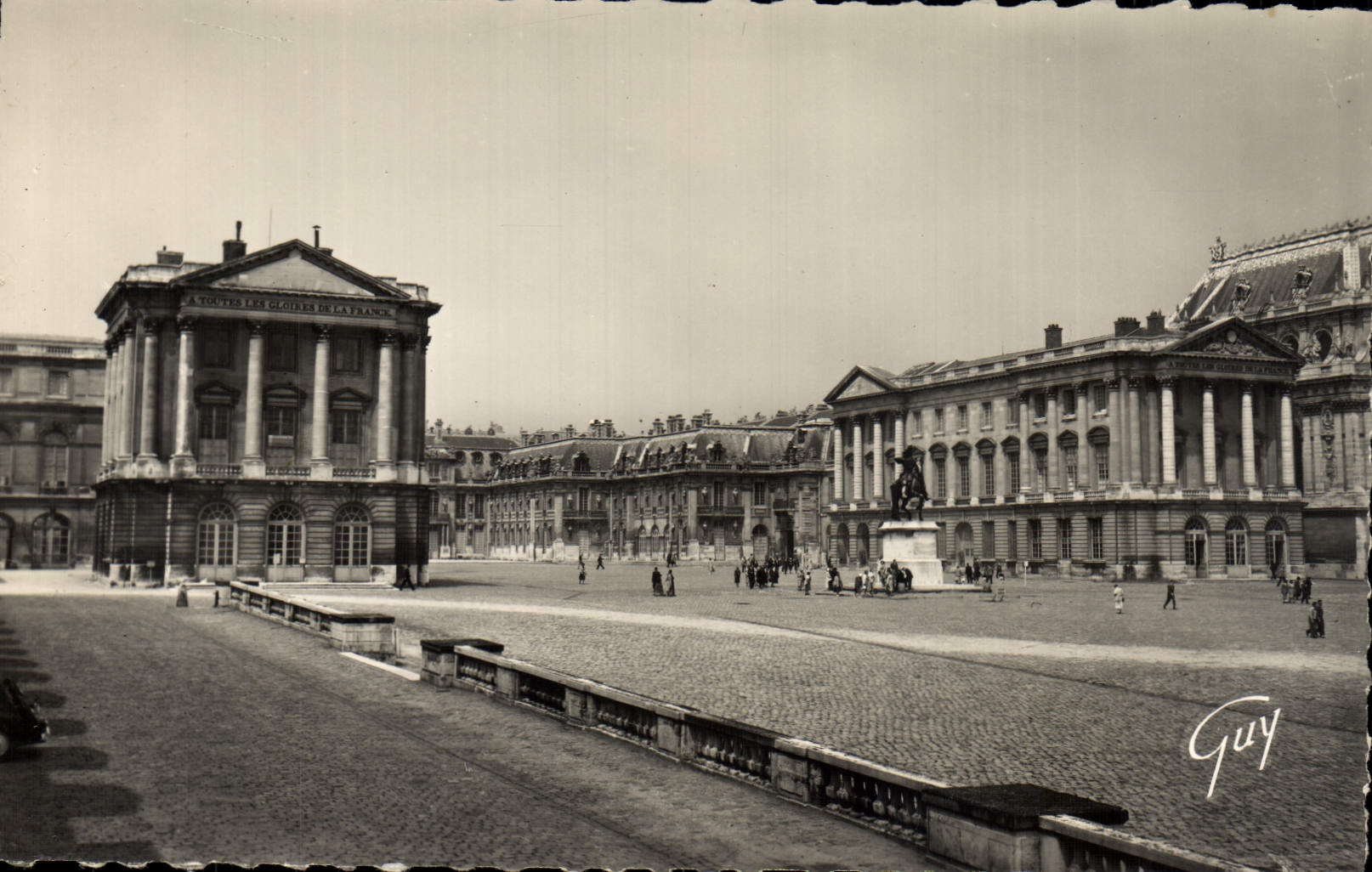 CPM Versailles Et Ses Merveilles Le chateau La cour des ministres