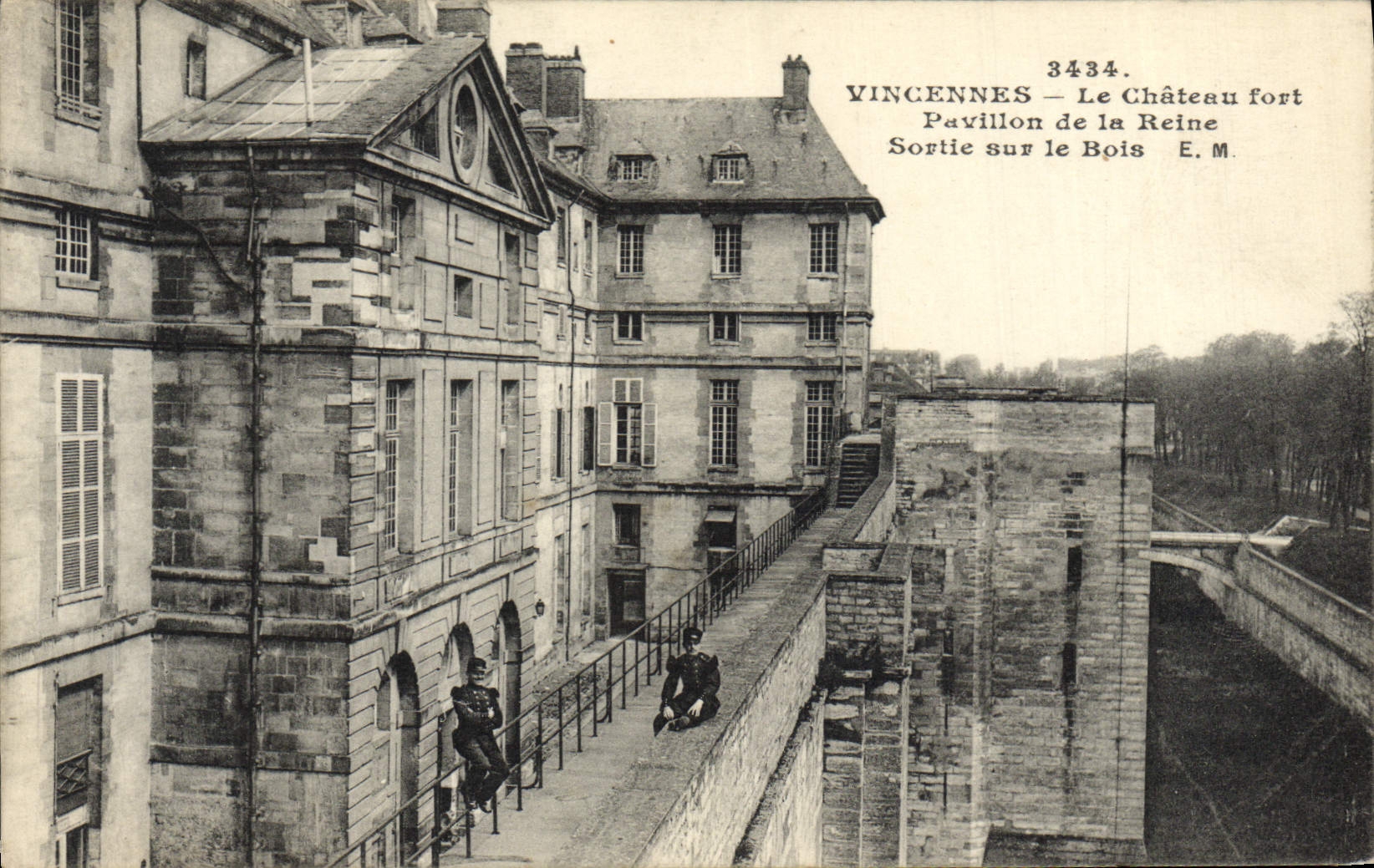 Vincennes — Le Château fort, Pavillon de la Reine — E.M. n°3434