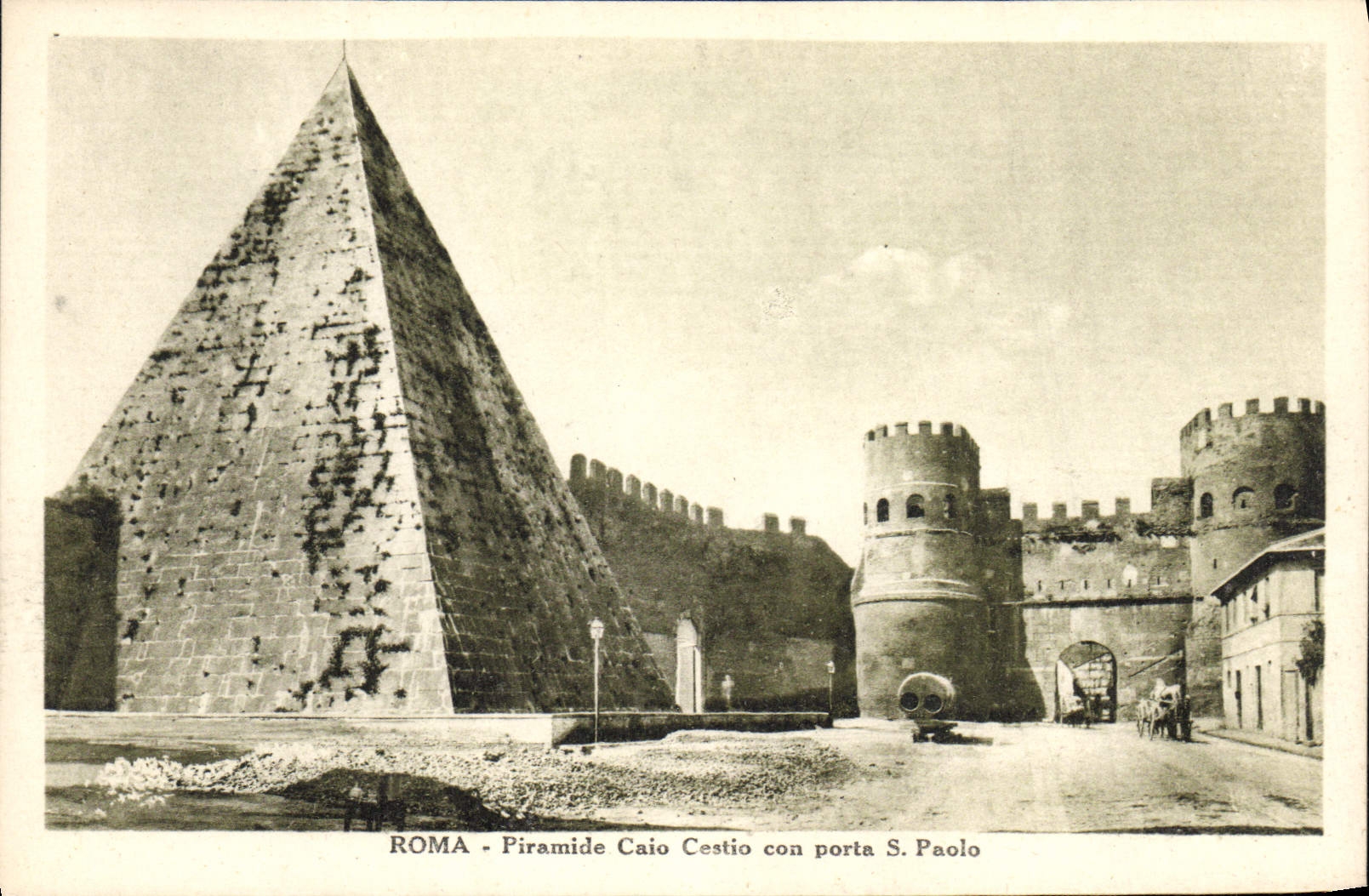 CPA Roma Piramide Caio Cestio coa porta S Paolo