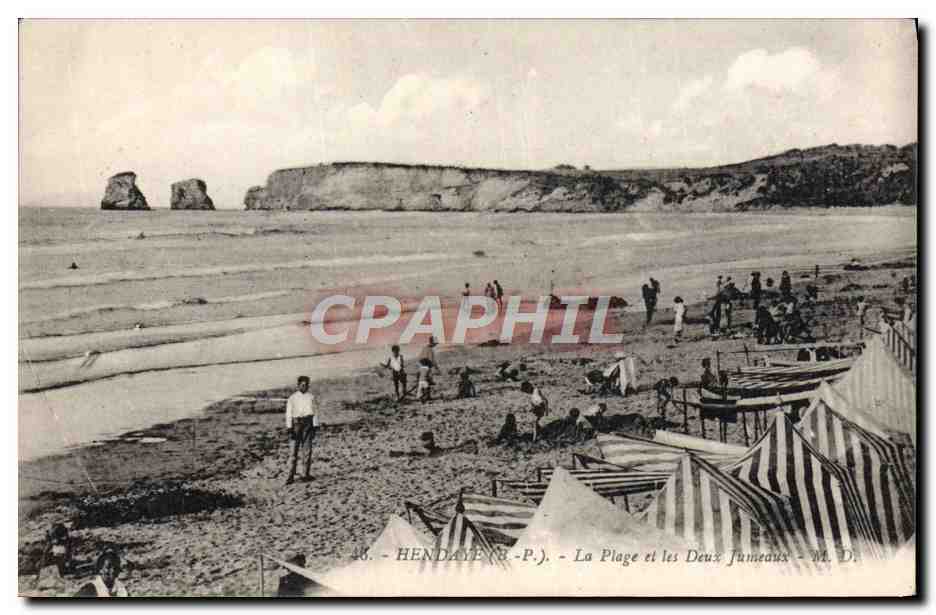 CPA Hendaye La Plage et les Deux Jumeaux 