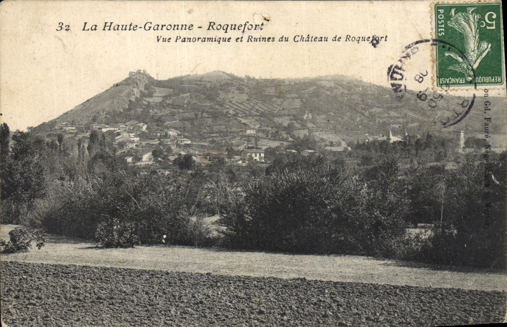 CPA La Haute Garonne Roquefort Vue panoramique et ruines du chateau de Roquefort