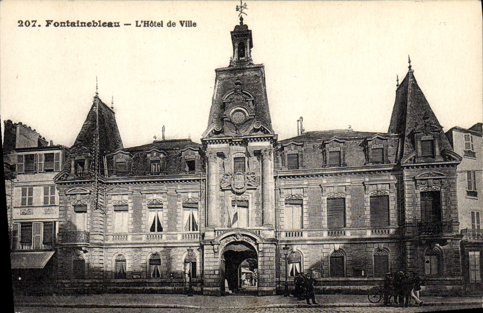 Fontainebleau — L'Hôtel de Ville — Editore CPAPHIL, n° 207