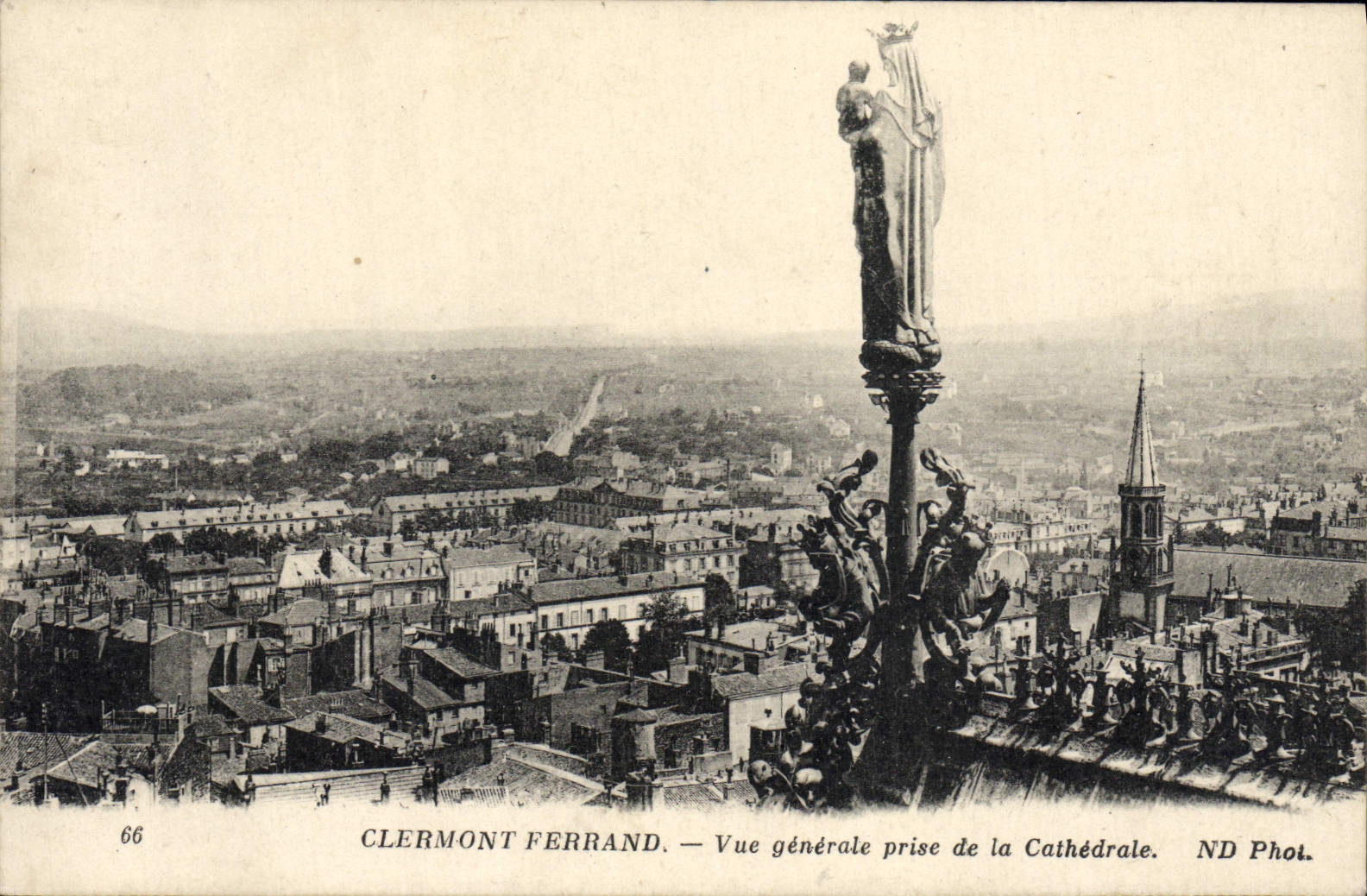 CPA Clermont Ferrand Vue generale prise de la Cathedrale 