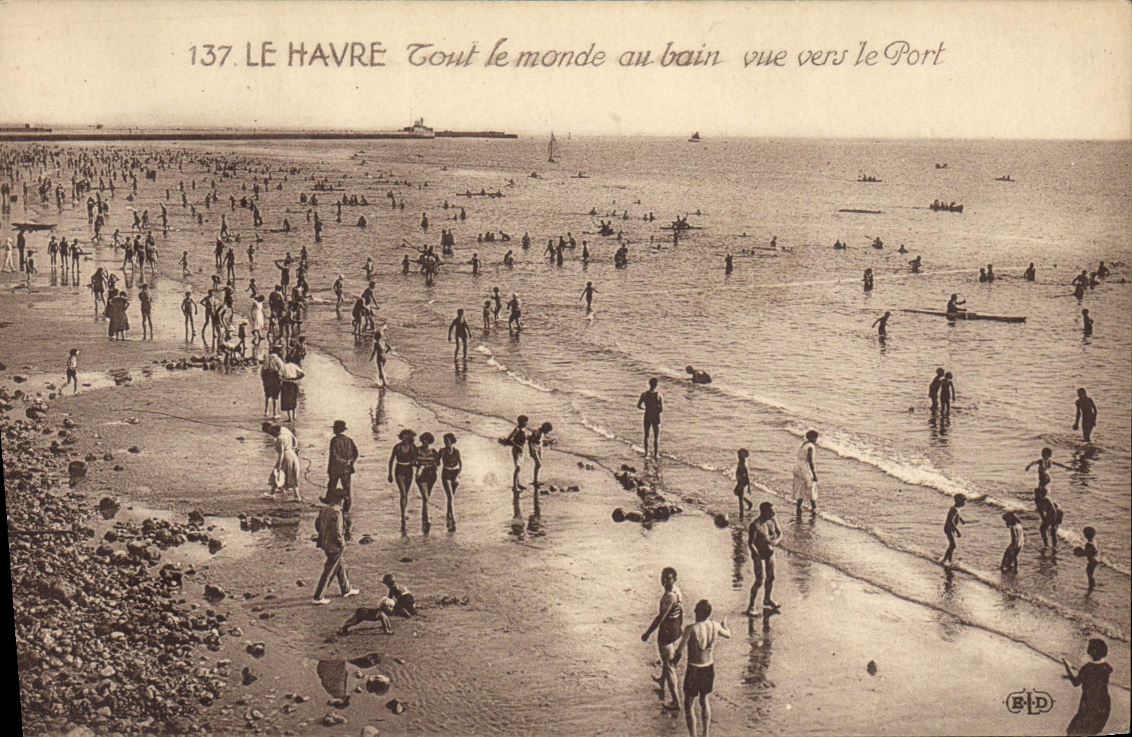 CPA Le Havre Tout le monde au bain vue vens le Port 