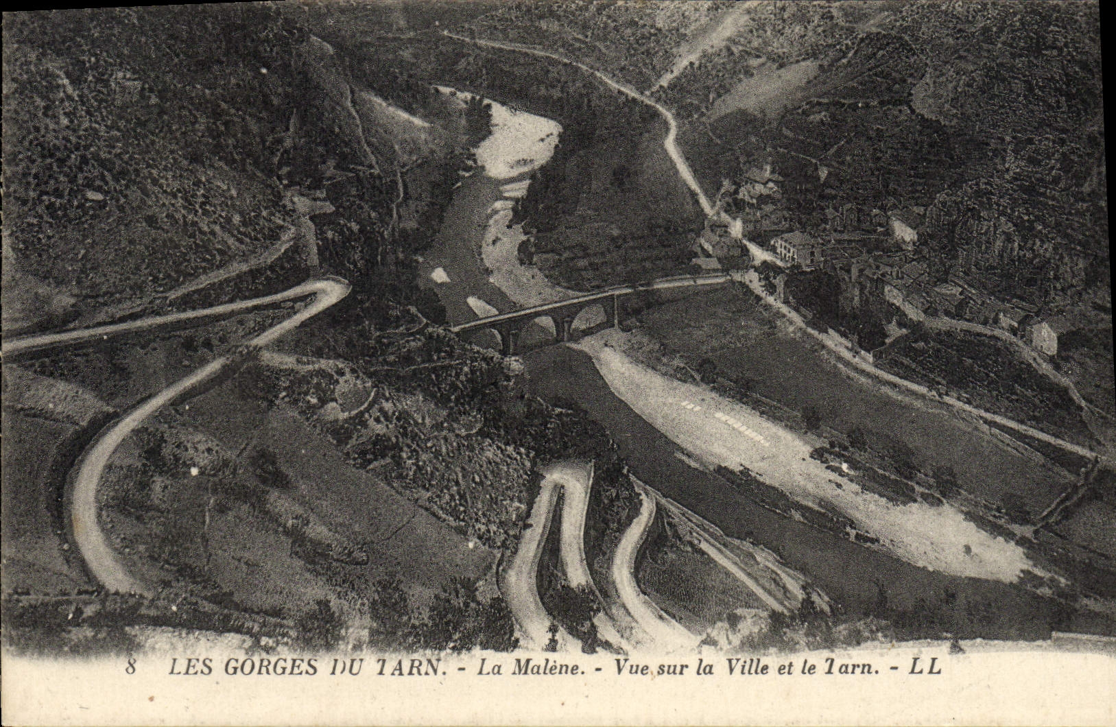 Les Gorges du Tarn - La Malène - Vue sur la Ville et le Tarn - LL