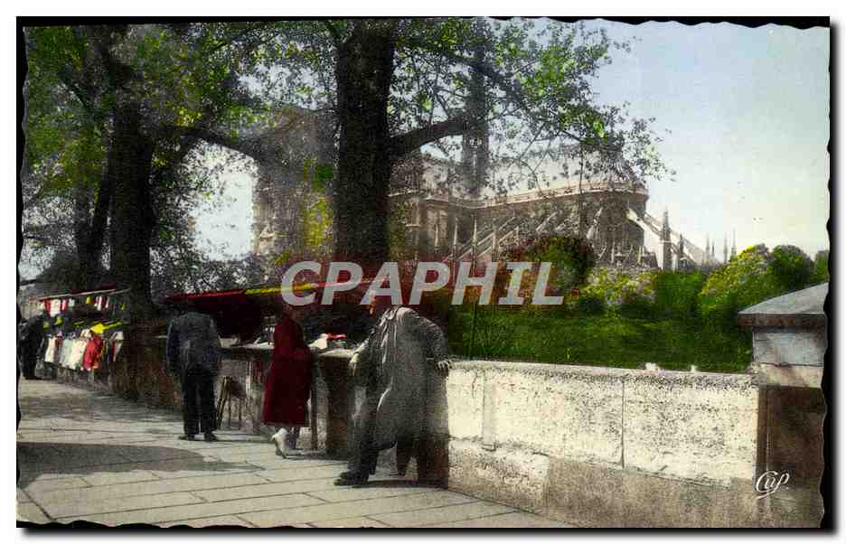 CPA Paris Abside de Notre Dame Vue des Quais Bouquiniste