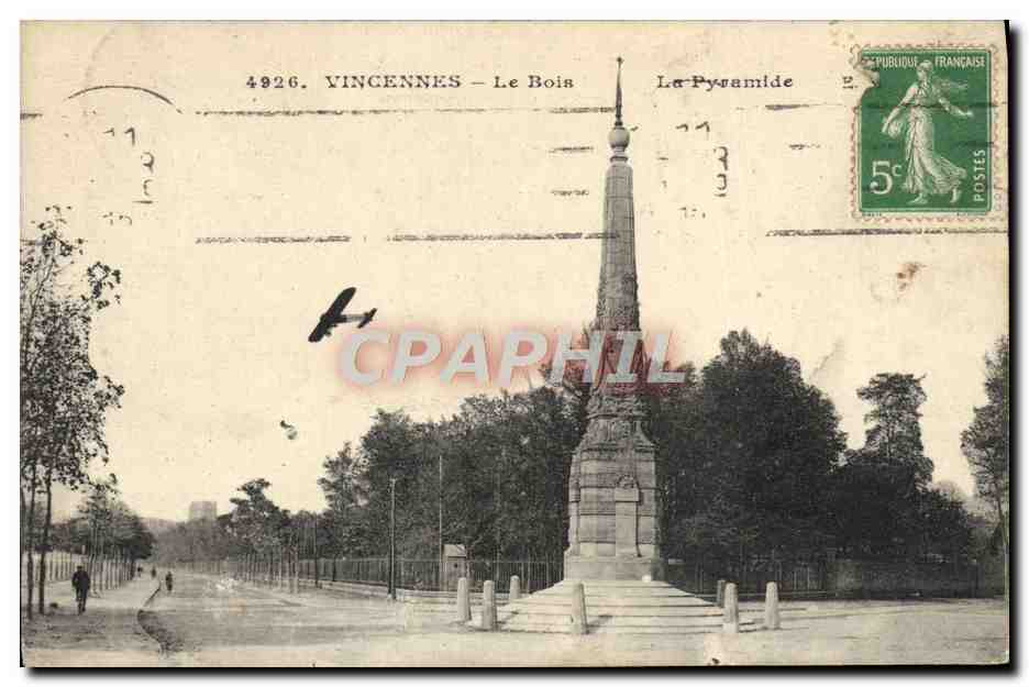 CPA Vincennes Le Bois La Pyramide Avion