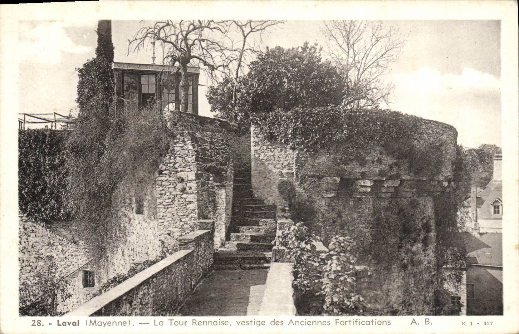 Laval (Mayenne) — La Tour Rennaise, vestige des Anciennes Fortifications — A. B. K I - 417
