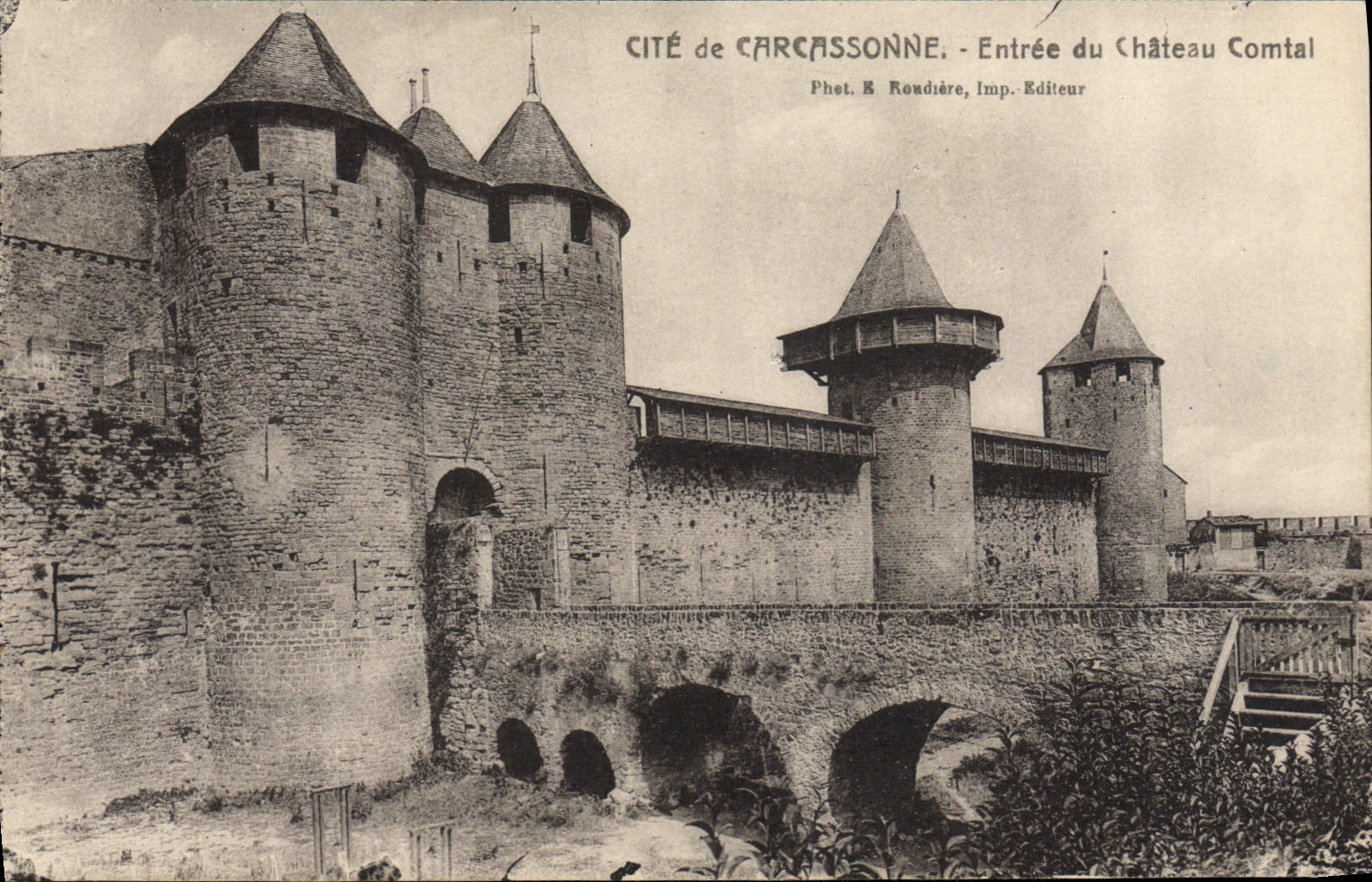 CPA Cite de Carcassonne Entree du Chateau Comtal