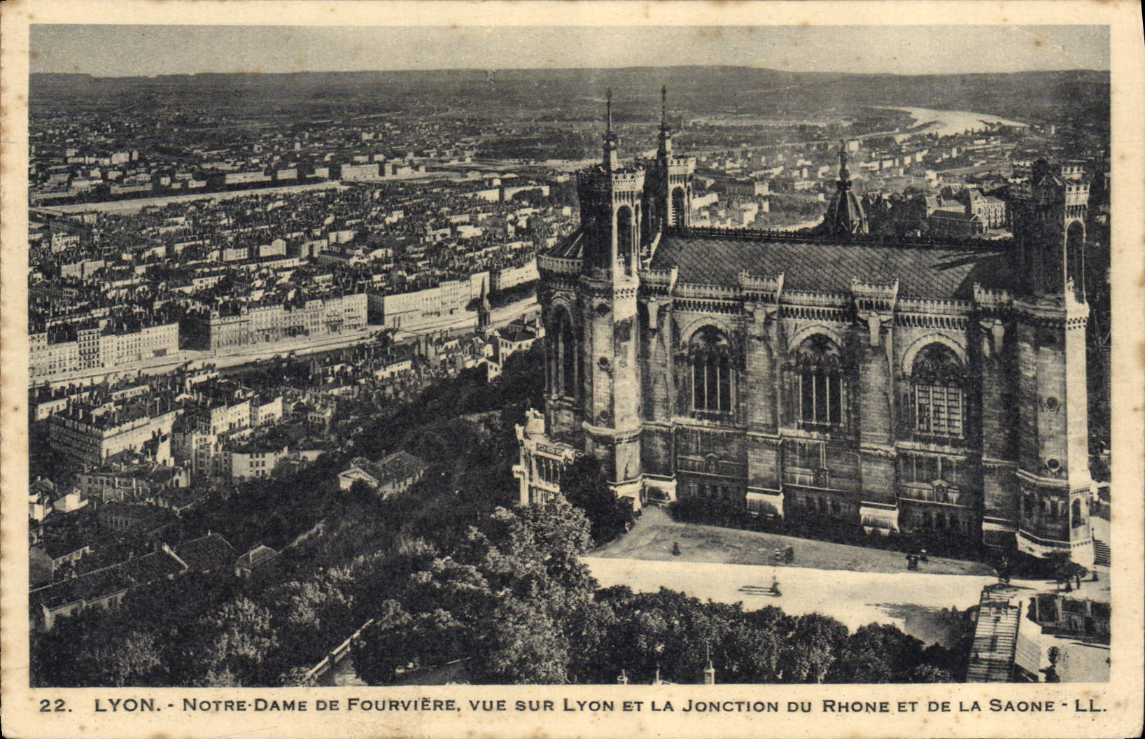 LYON - Notre-Dame de Fourvière, vue sur Lyon et la jonction du Rhône et de la Saône - LL. N°22
