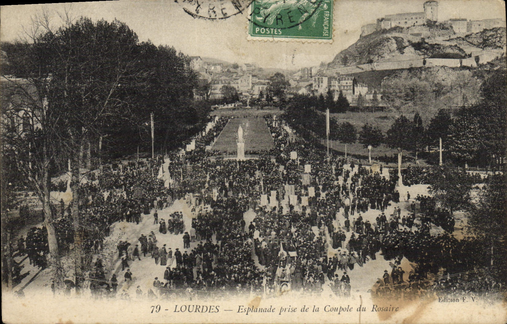 CPA Lourdes Esplanade prise de la Coupole du Rosaire
