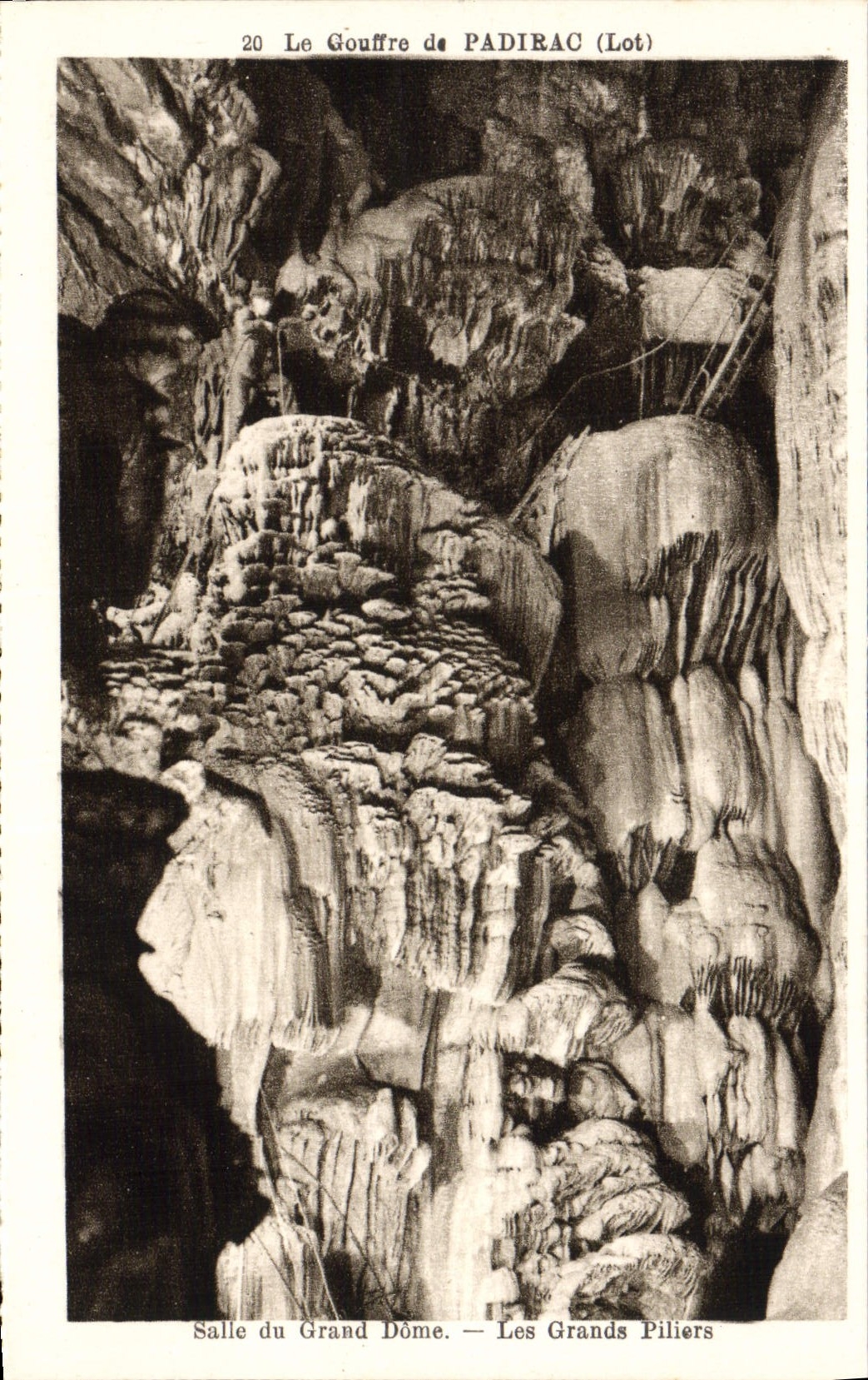 Le Gouffre de PADIRAC (Lot) — Salle du Grand Dôme et Les Grands Pilliers — Phototypie Helio-Limoges