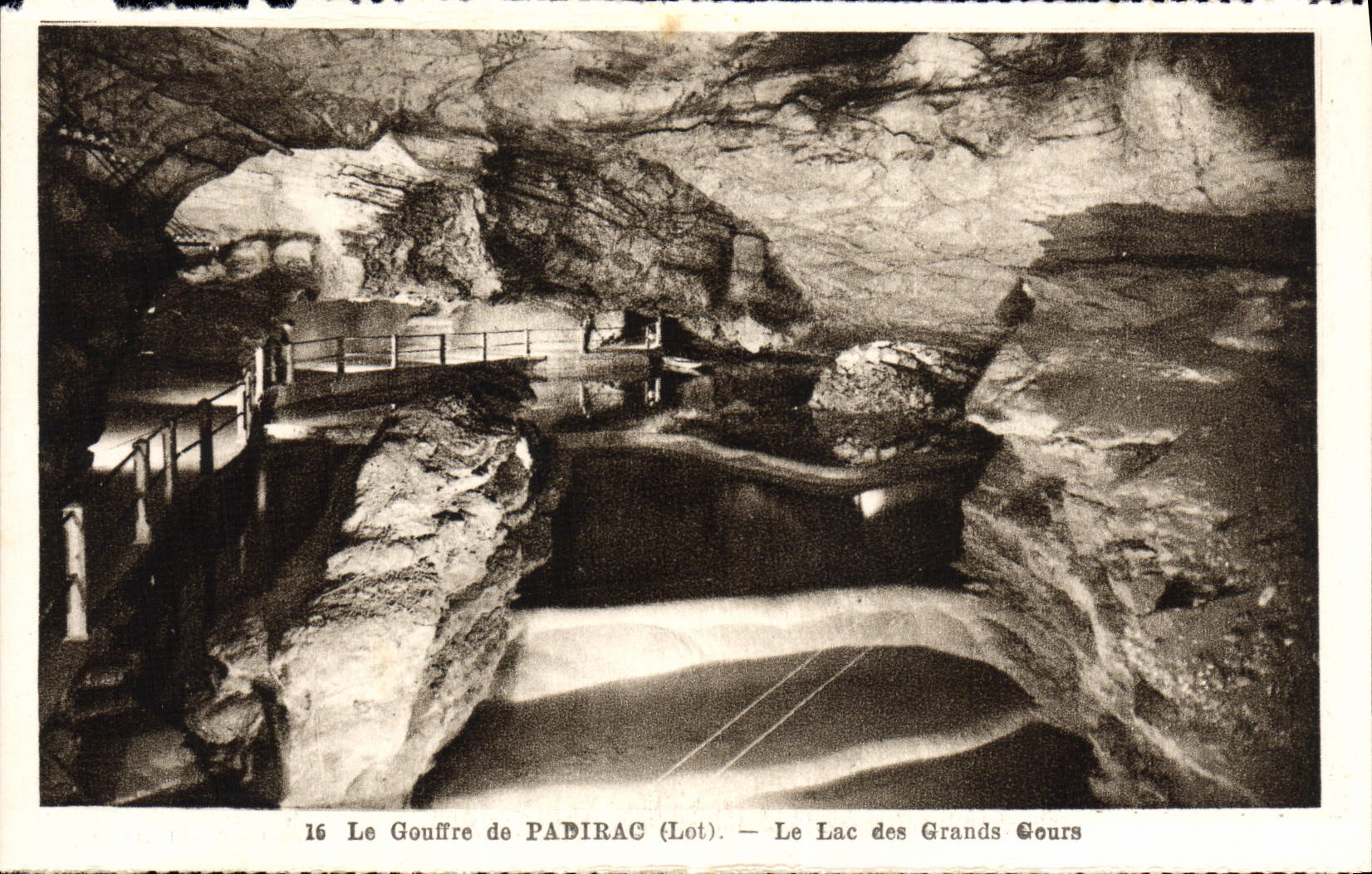 Le Gouffre de PADIRAC (Lot) — Le Lac des Grands Cours
