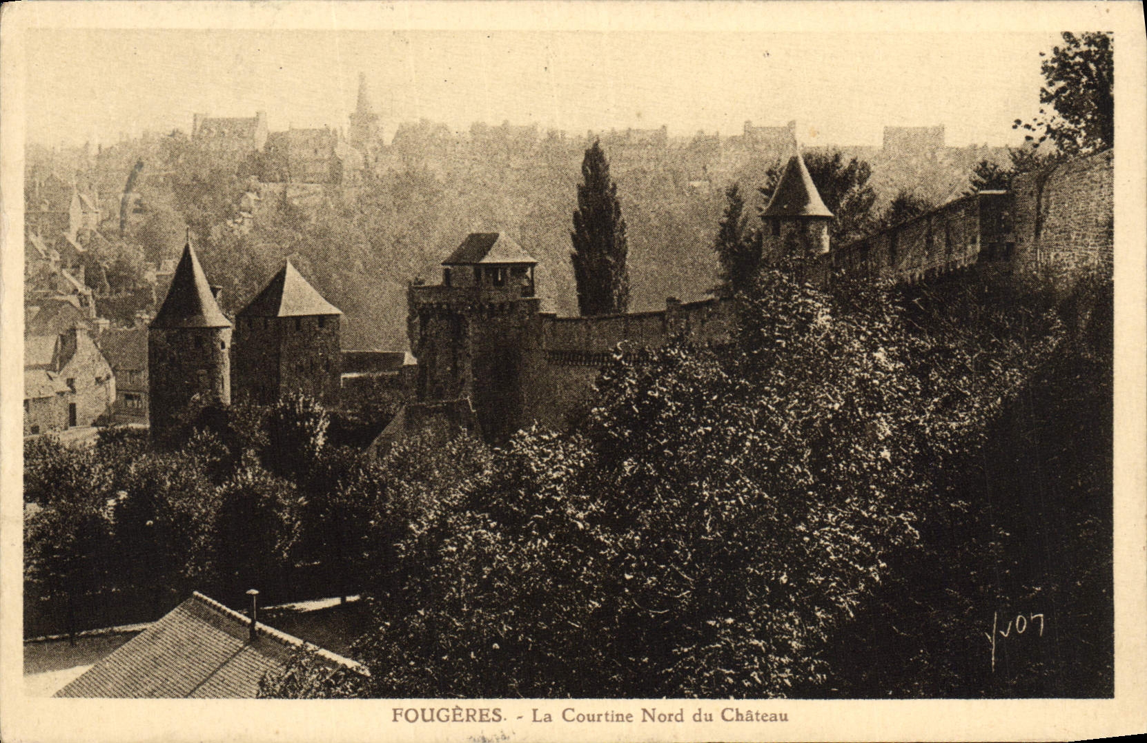 Fougères - La Courtine Nord du Château — Les Éditions du Moyen Âge