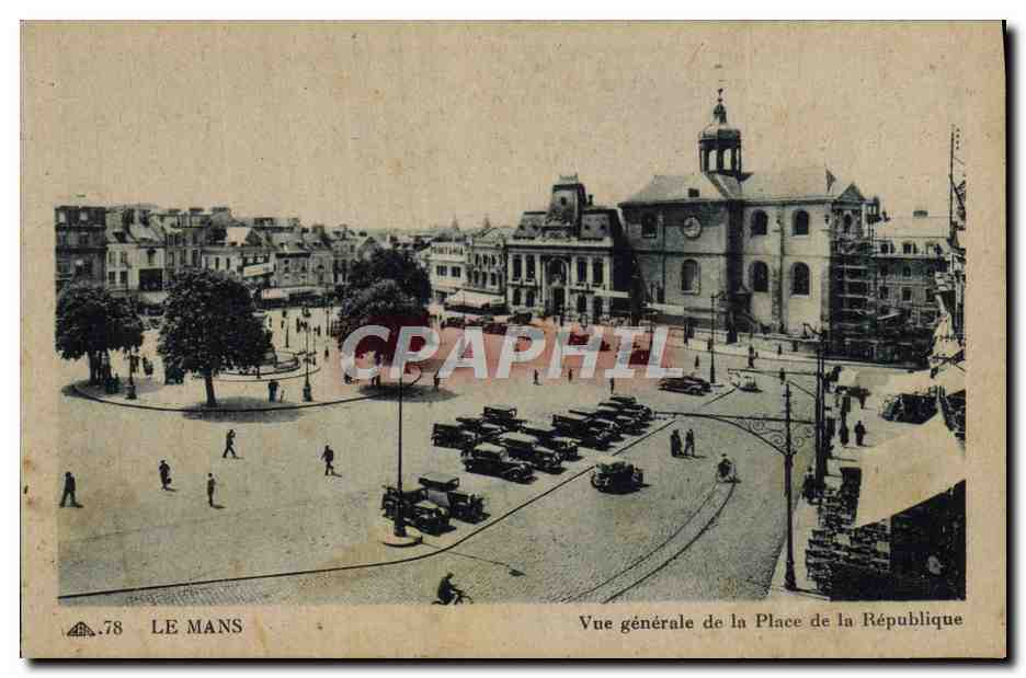 CPA Le Mans Vue Generale de la Place de la Republique