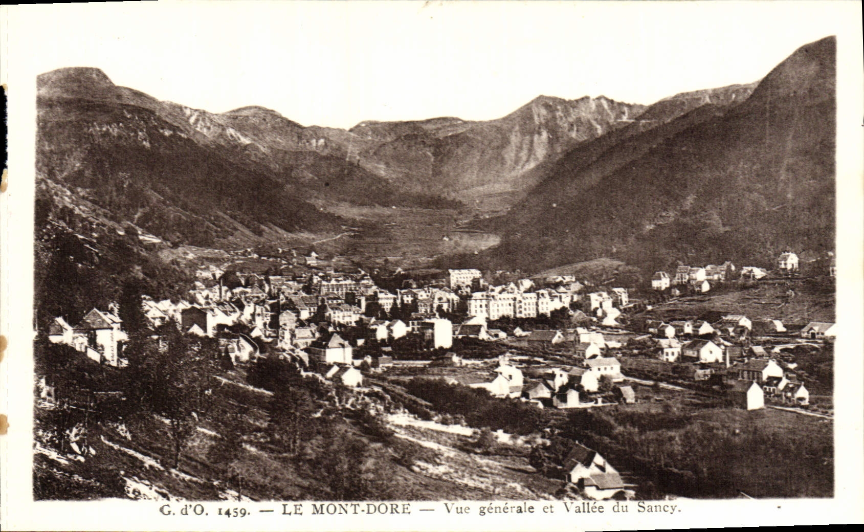 CPA Le Mont Dore Vue Generale et Vallee du Sancy