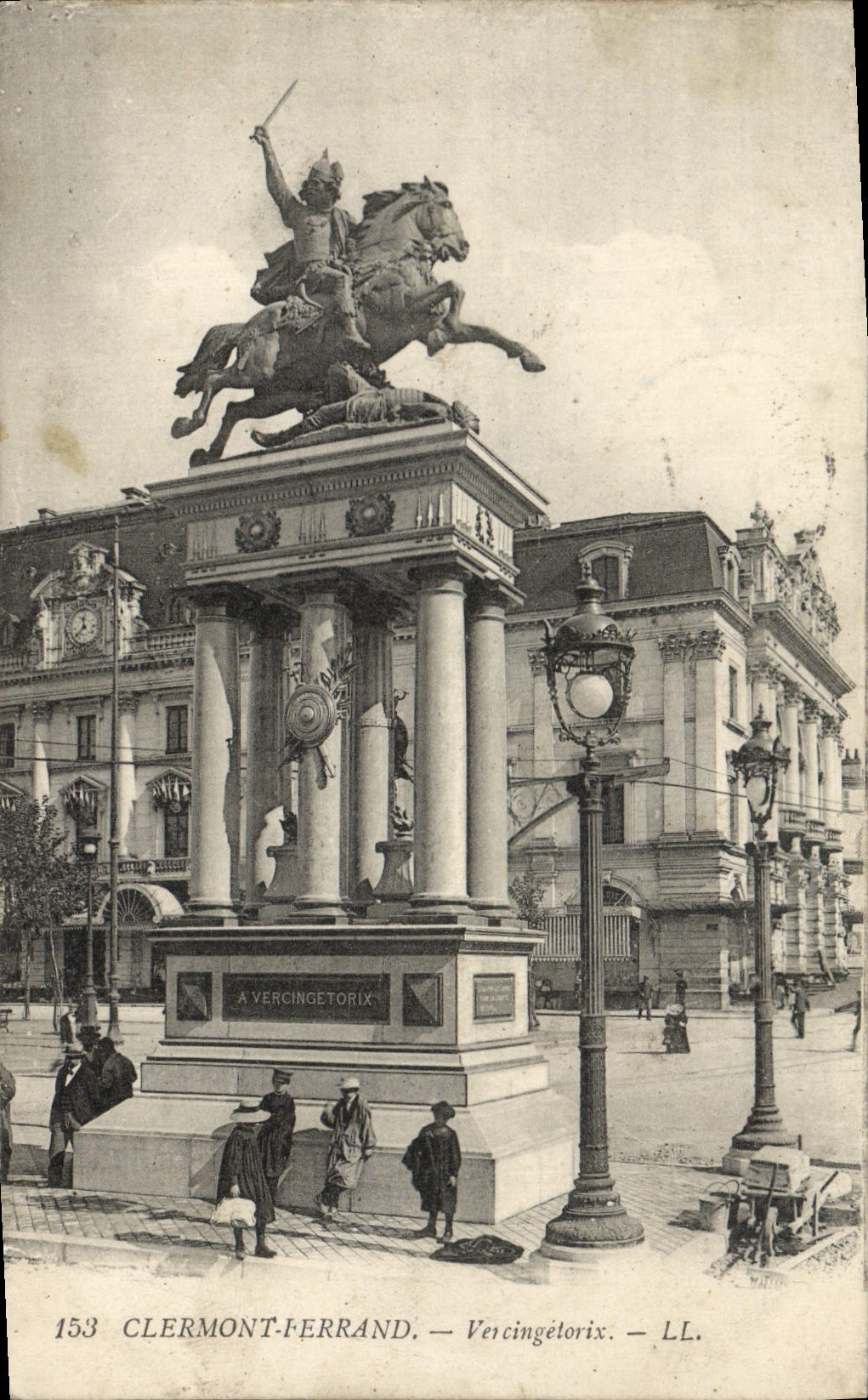 CPA Clermont Ferrand Basilique St Martin et Tour Charlemagne