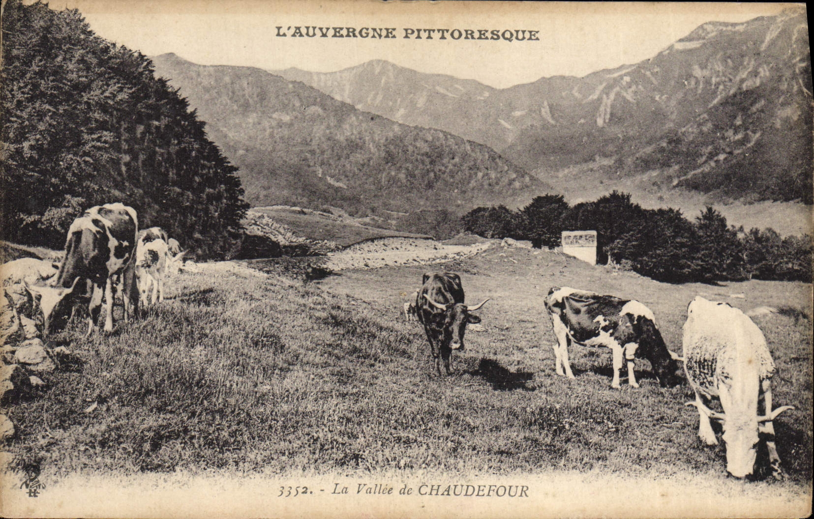 La Vallée de Chaudefour — L'Auvergne pittoresque — série 3352 — éditeur Béguin, St-Craud (Allier)