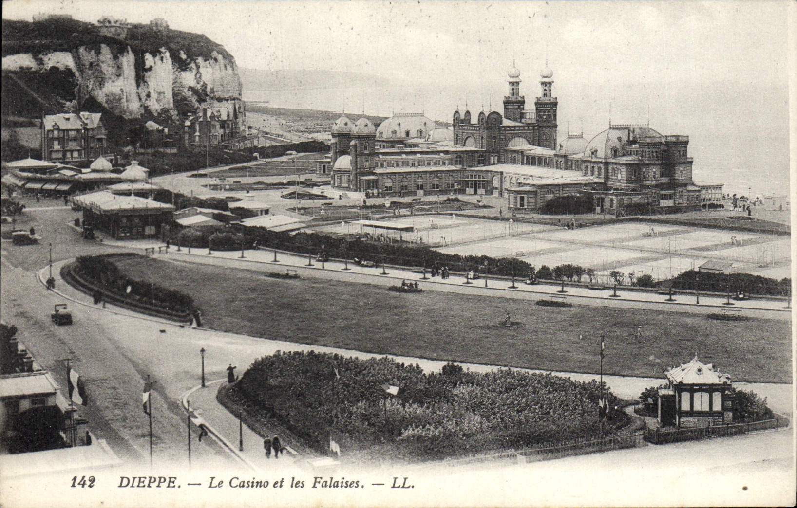 CPA Dieppe Le Casino et Les Falaises
