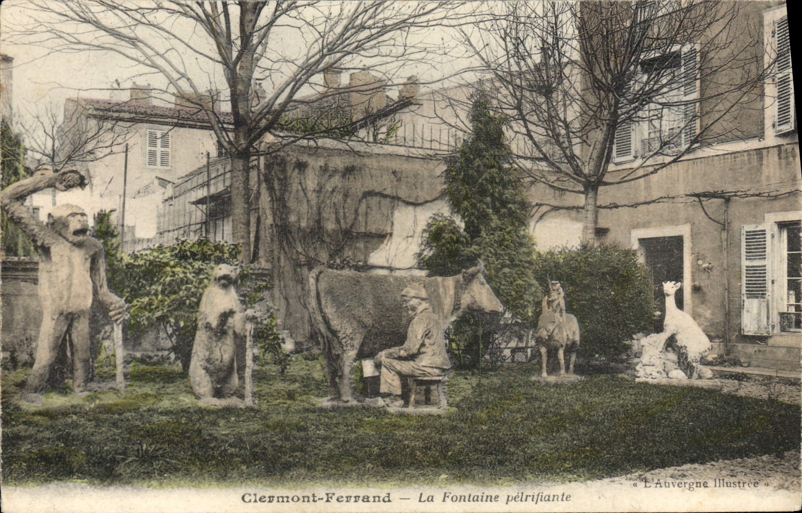 CPA Clermont Ferrand La Fontaine Petrifiante Singe Ours Vache Chevre Ane Mule