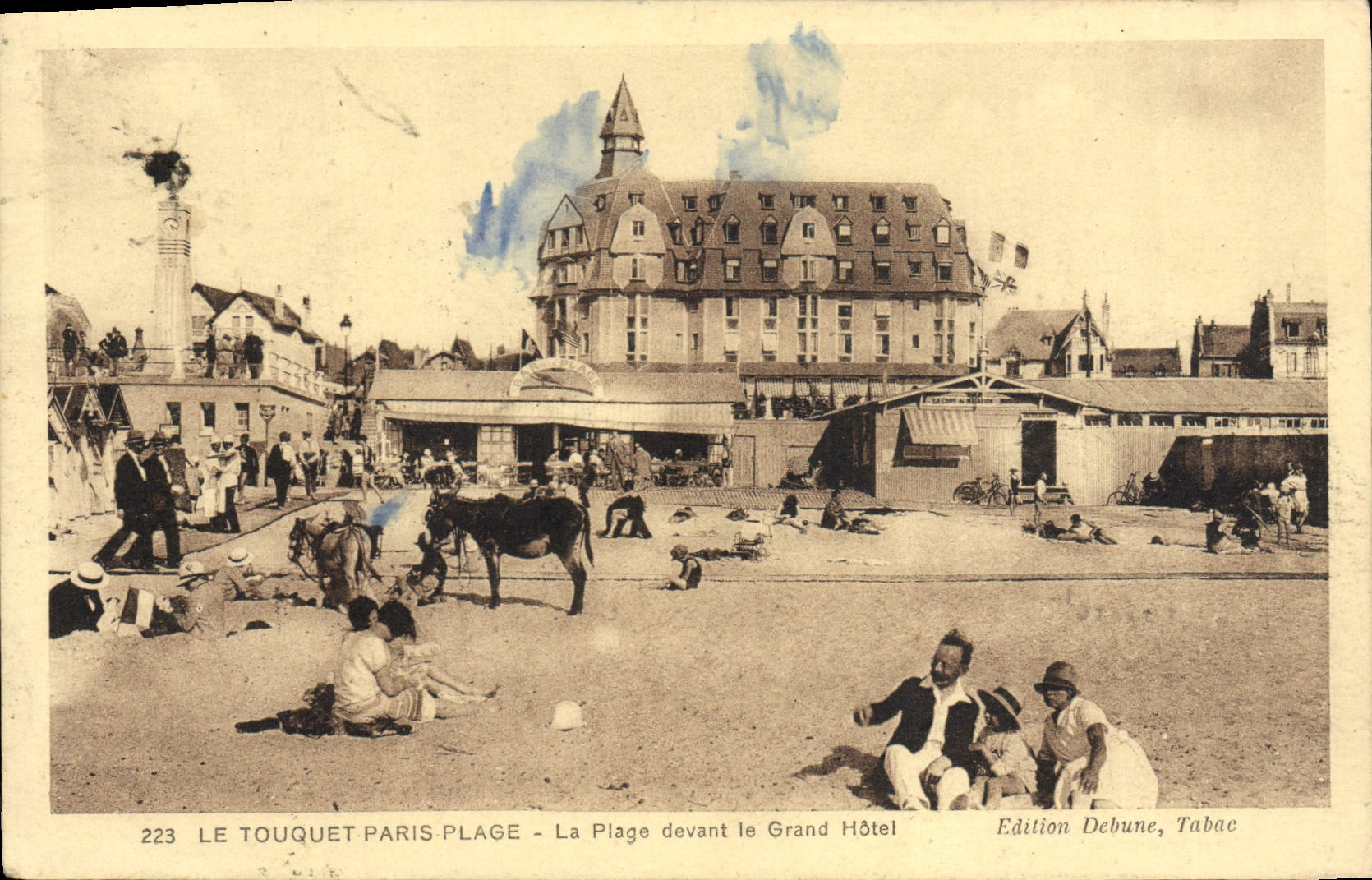 Le Touquet-Paris-Plage - La Plage devant le Grand Hôtel — Édition Debune, Tabac, n°223