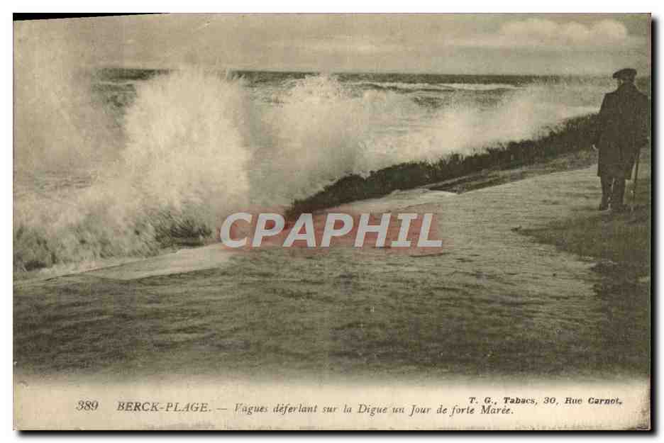 CPA Berck Plage Vagues deferlant sur la Digue un Jour de forte Maree