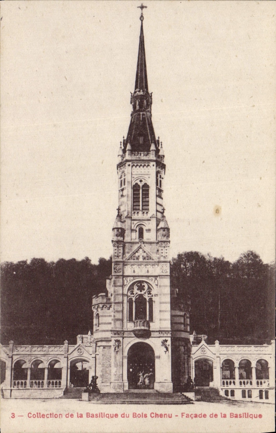 Basilique du Bois-Chenu — Façade de la Basilique — Collection de la Basilique du Bois-Chenu