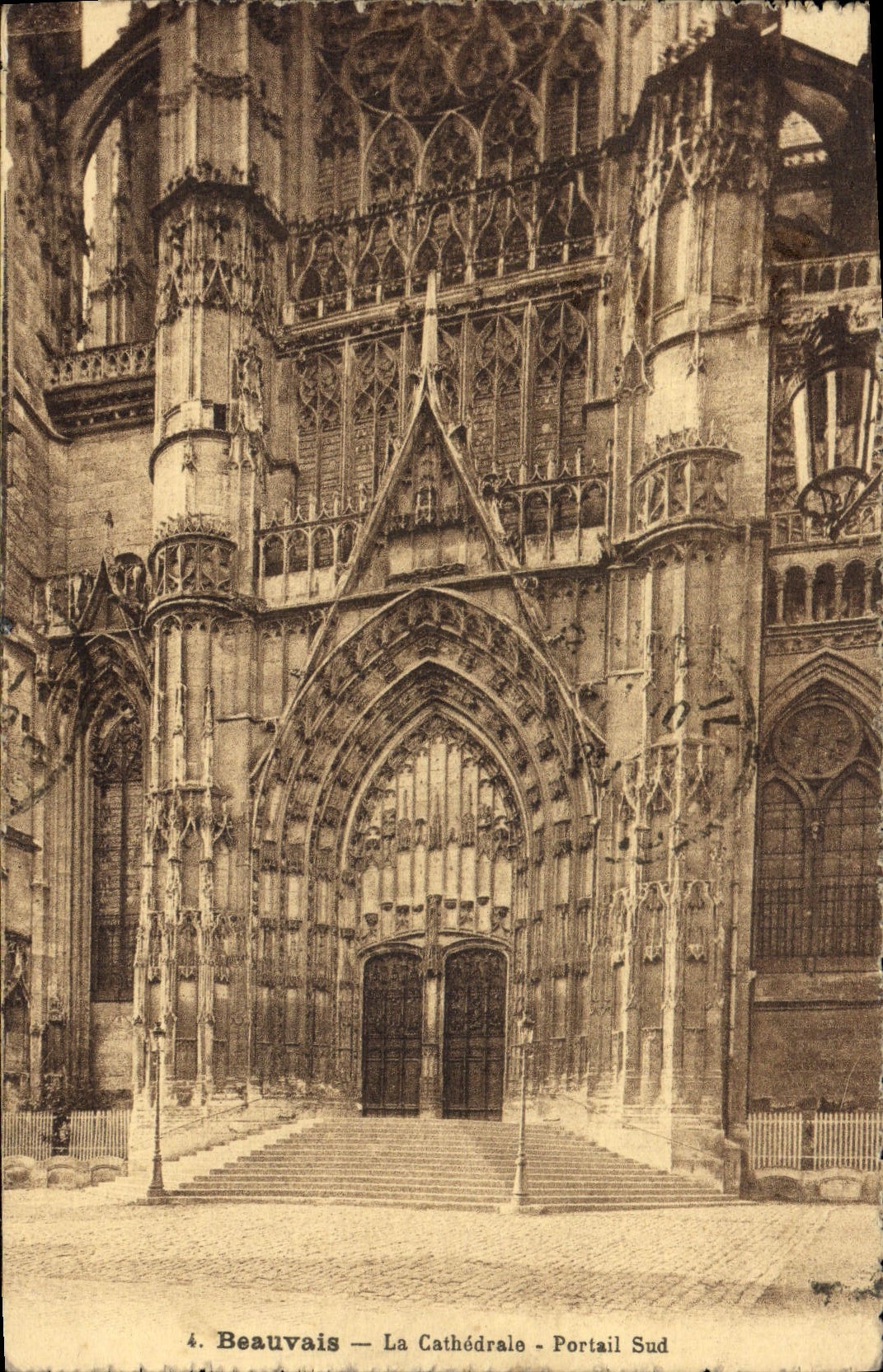CPA Beauvais La Cathodrale Portail Sud