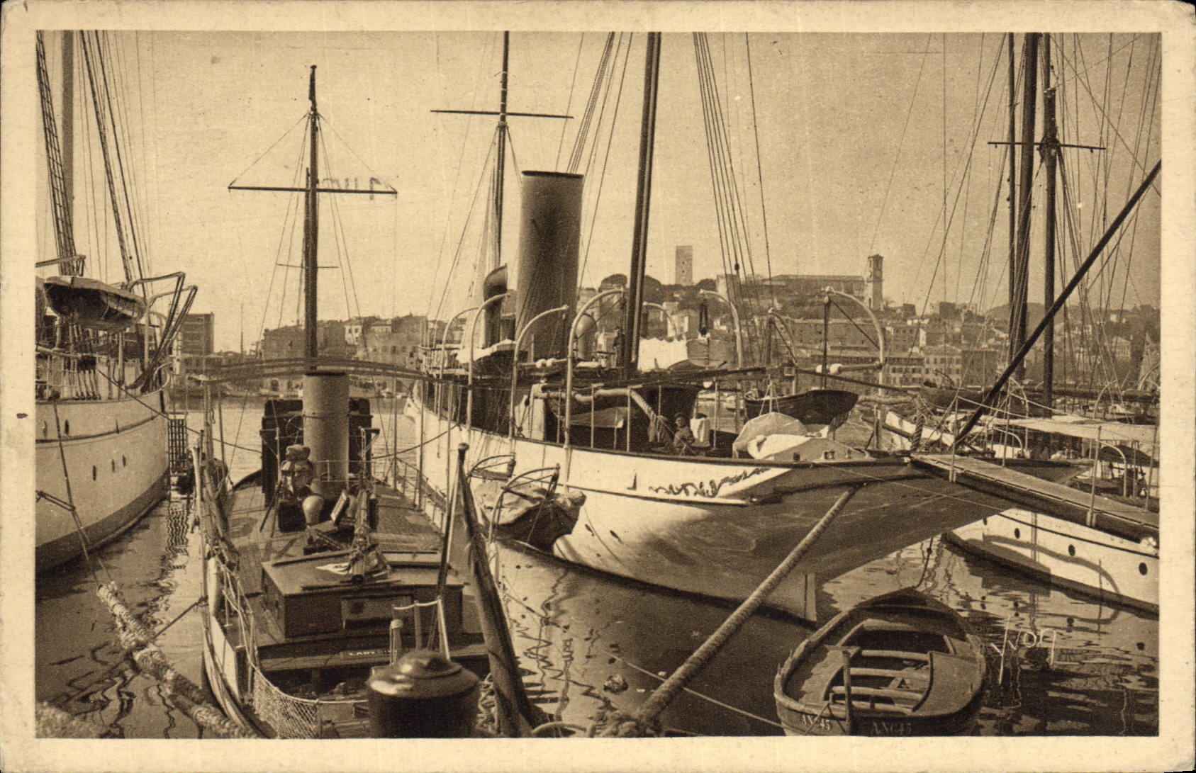 Port de Cannes — Vue des bateaux — Édition d'Art YVON, Cannes