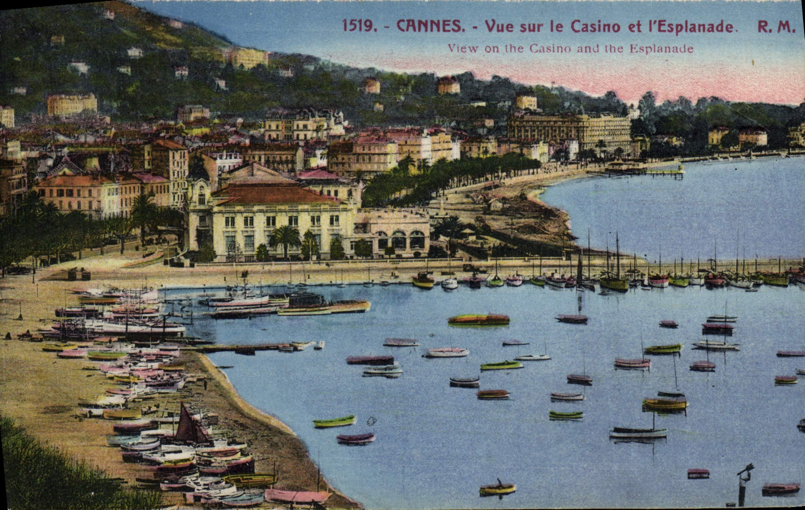 CPA Cannes Vue sur le Casino et L'Esplanade Bateaux
