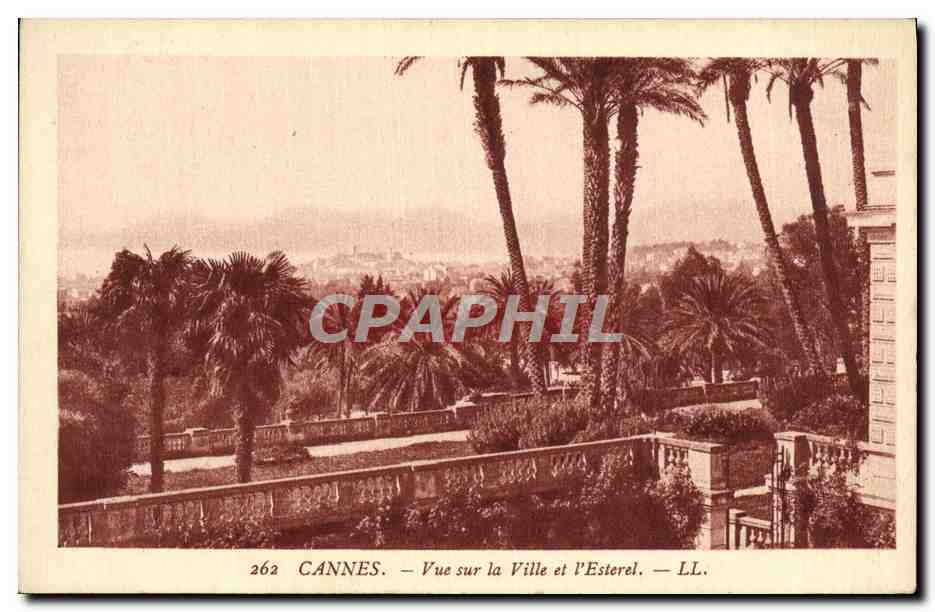 CPA Cannes vue Sur la Ville et l'Esterel